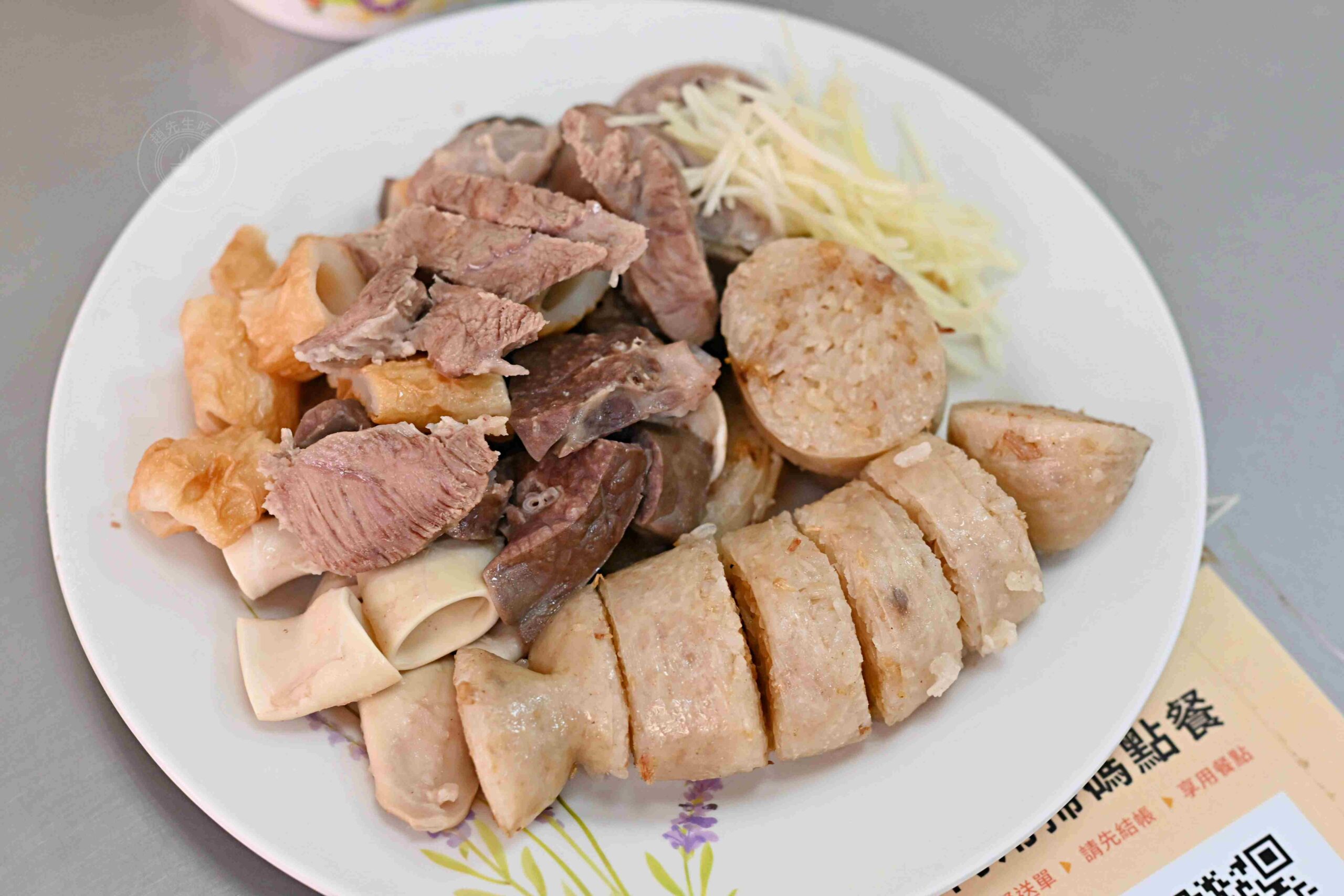 【基隆美食】基隆孝三大腸圈，巷弄隱藏版老字號黑白切！招牌大腸圈與綿密豬肺推薦(菜單) @趙先生吃飯