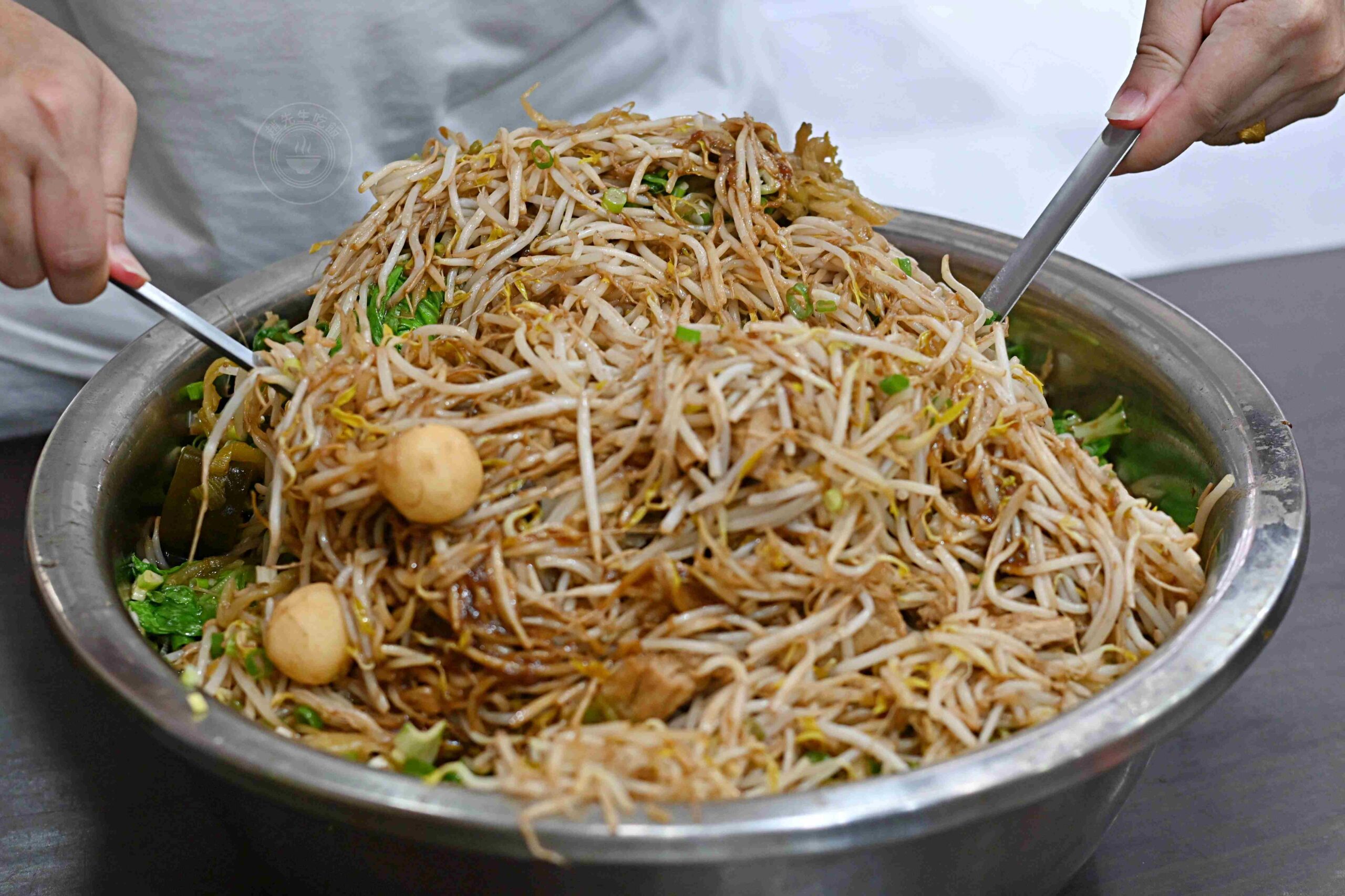 【基隆美食】魯都香基隆復興店，巨無霸鋼盆滷味，蔬菜免費加到滿推薦(菜單) @趙先生吃飯