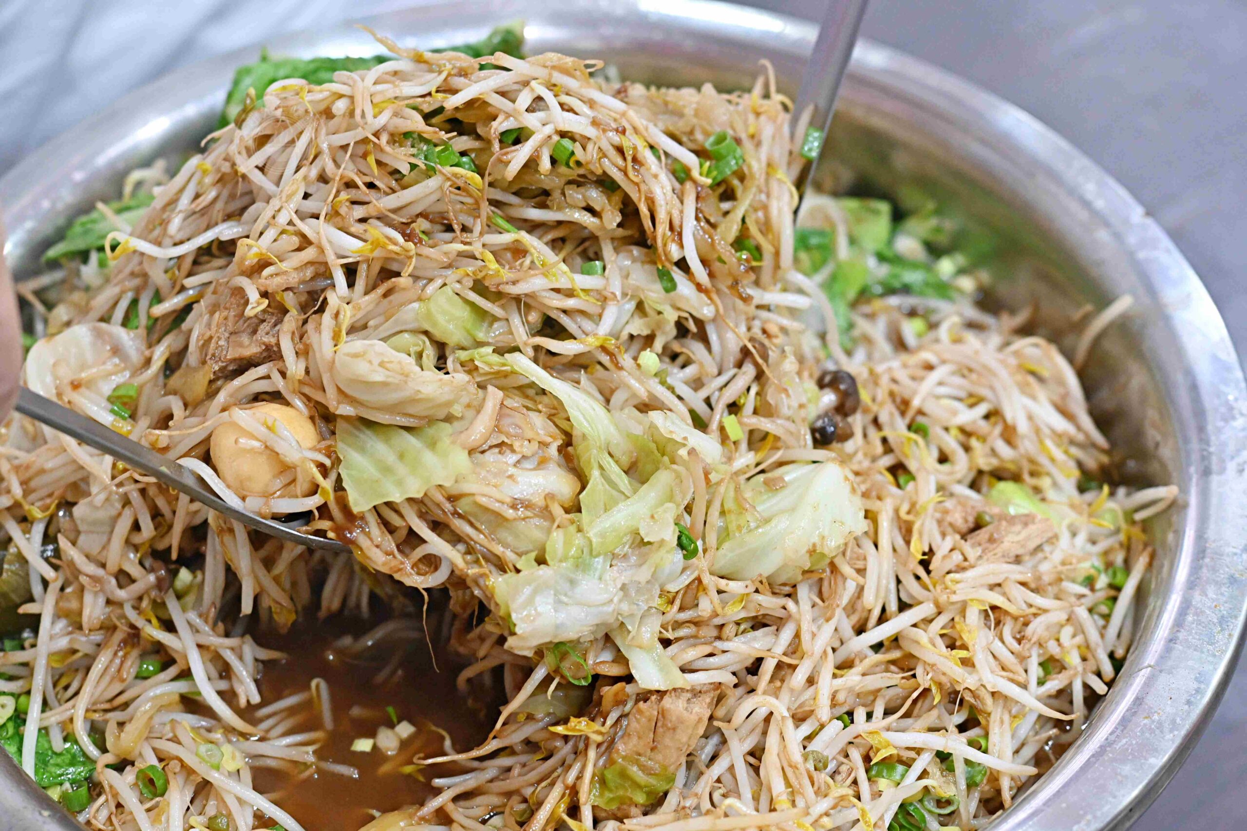 【基隆美食】魯都香基隆復興店，巨無霸鋼盆滷味，蔬菜免費加到滿推薦(菜單) @趙先生吃飯