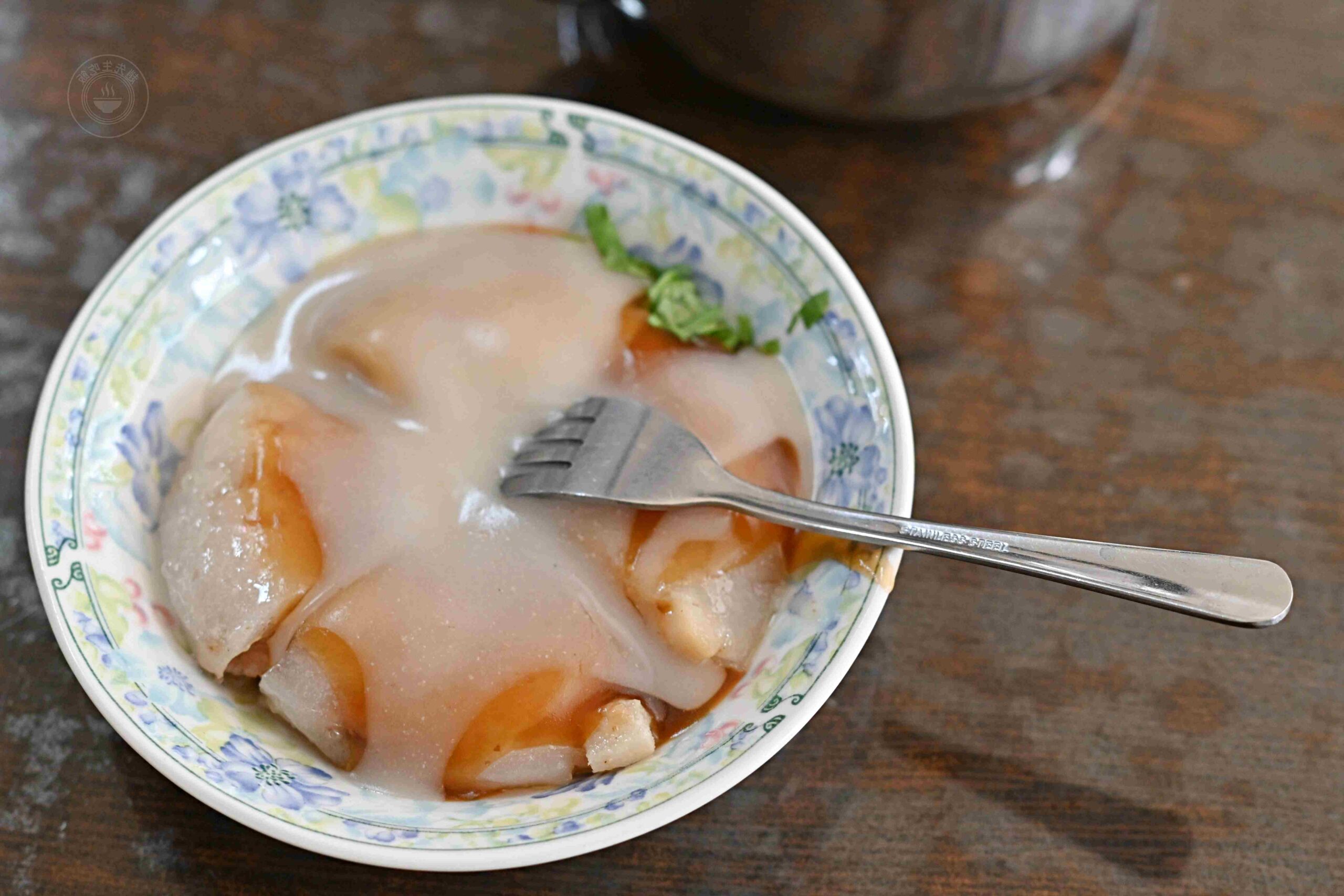 很多人搞錯了，肉圓送湯不是不給碗，是要混合醬汁喝，兩小時賣完！ @趙先生吃飯