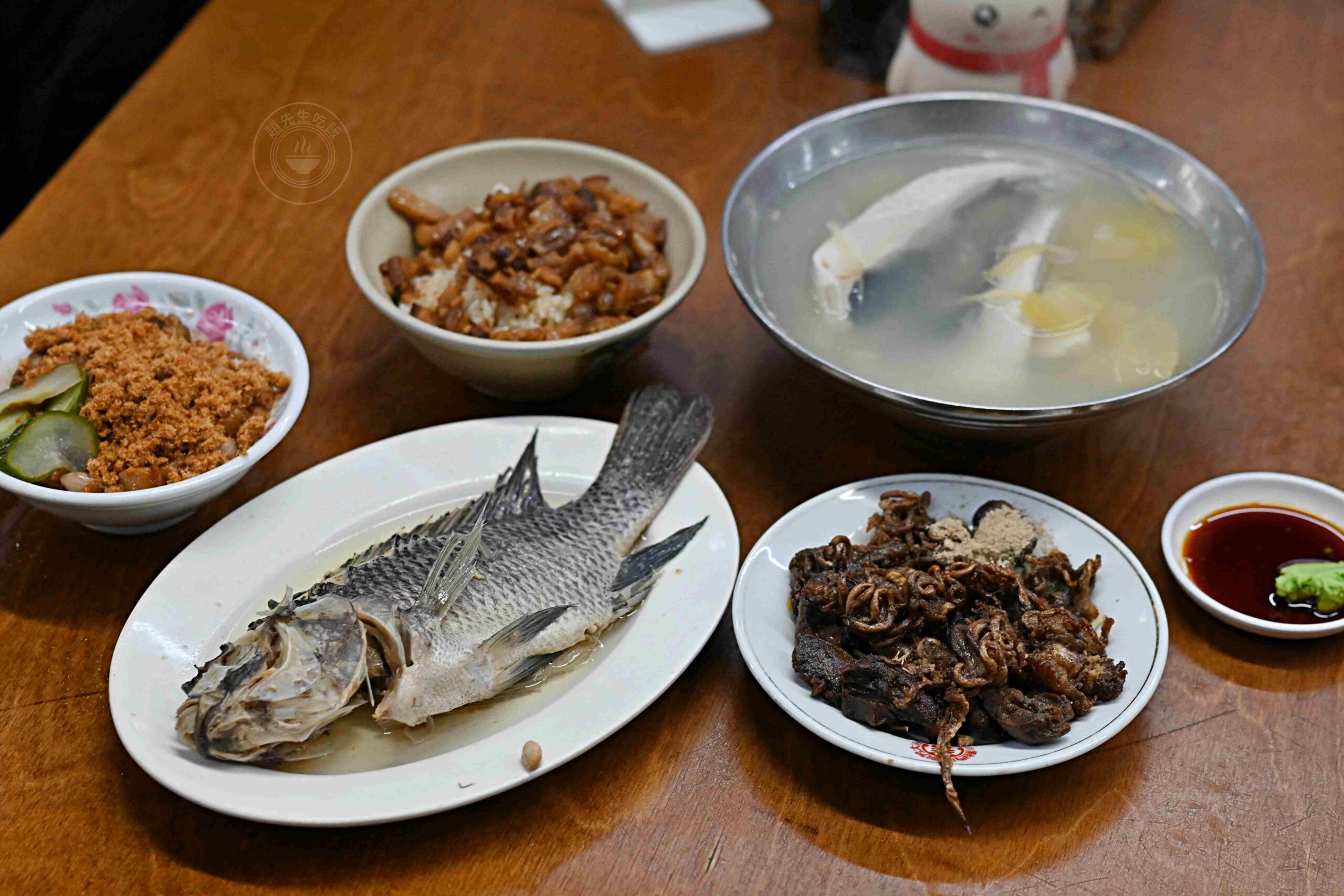 【高雄美食】六姐傳統飯糰特製蛋餅專賣店，30年老店，巨大蛋餅、飯糰，戴資穎也超愛推薦！(菜單) @趙先生吃飯