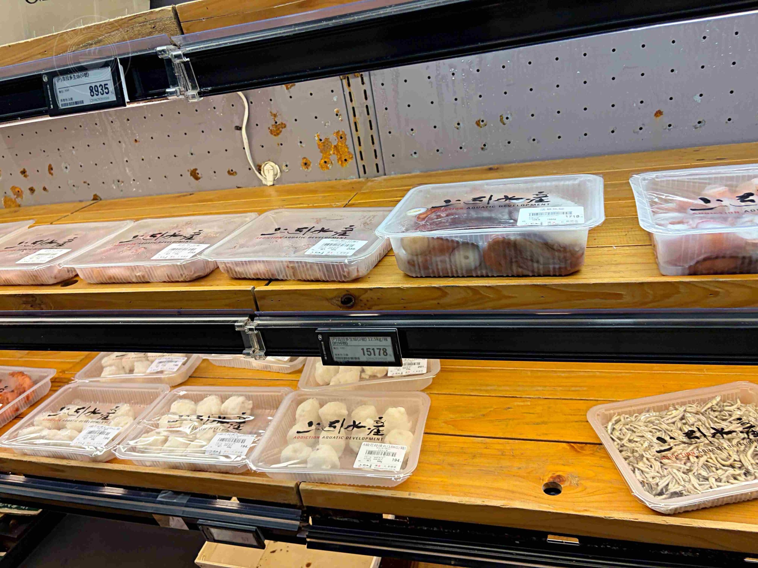 【中山區美食】上引水產,平價厚切生魚片、壽司餐盒,站著吃超有趣推薦(菜單) @趙先生吃飯 【中山區美食】上引水產,平價厚切生魚片、壽司餐盒,站著吃超有趣推薦(菜單) @趙先生吃飯