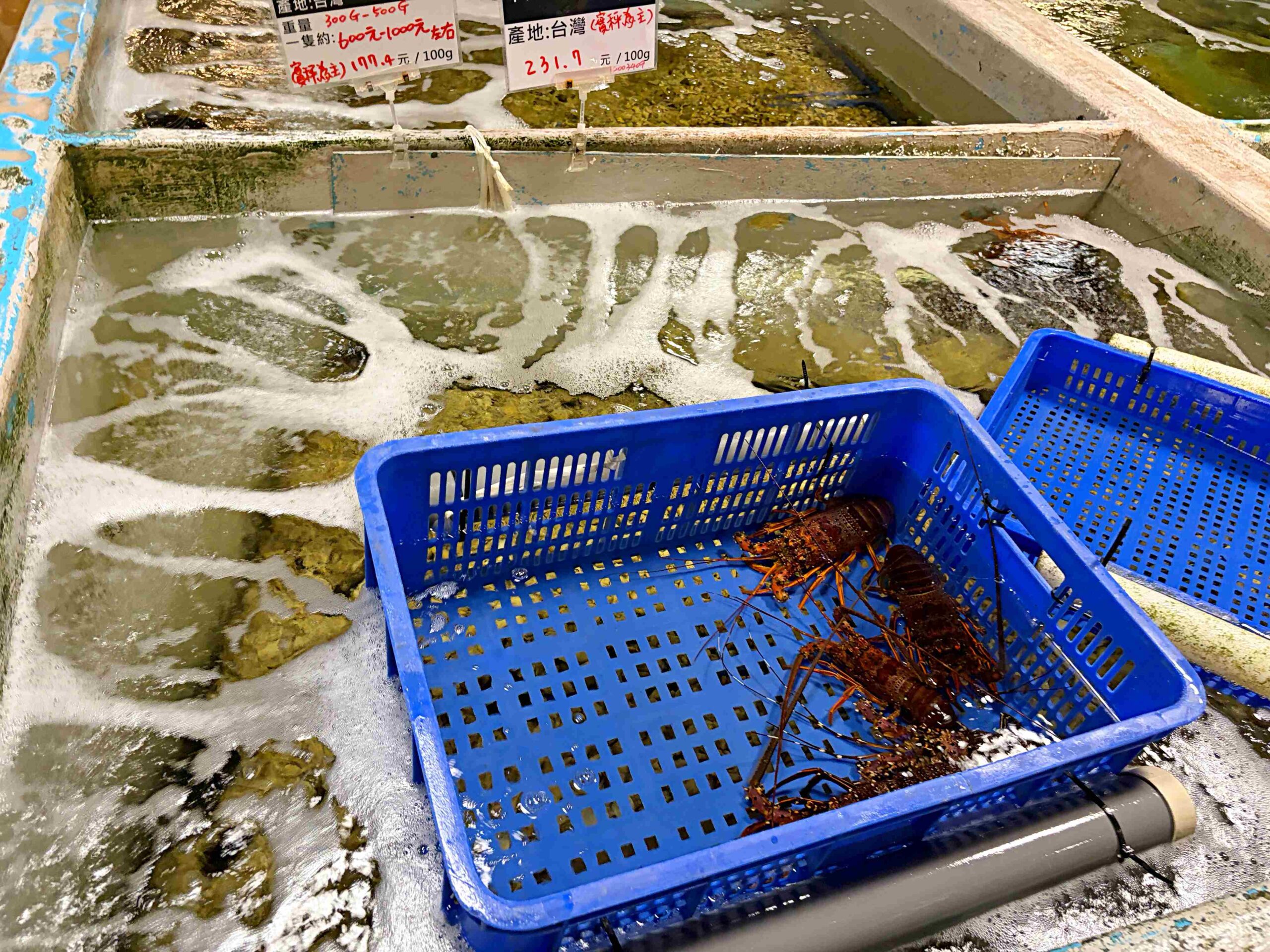 【中山區美食】上引水產，平價厚切生魚片、壽司餐盒，站著吃超有趣推薦(菜單) @趙先生吃飯