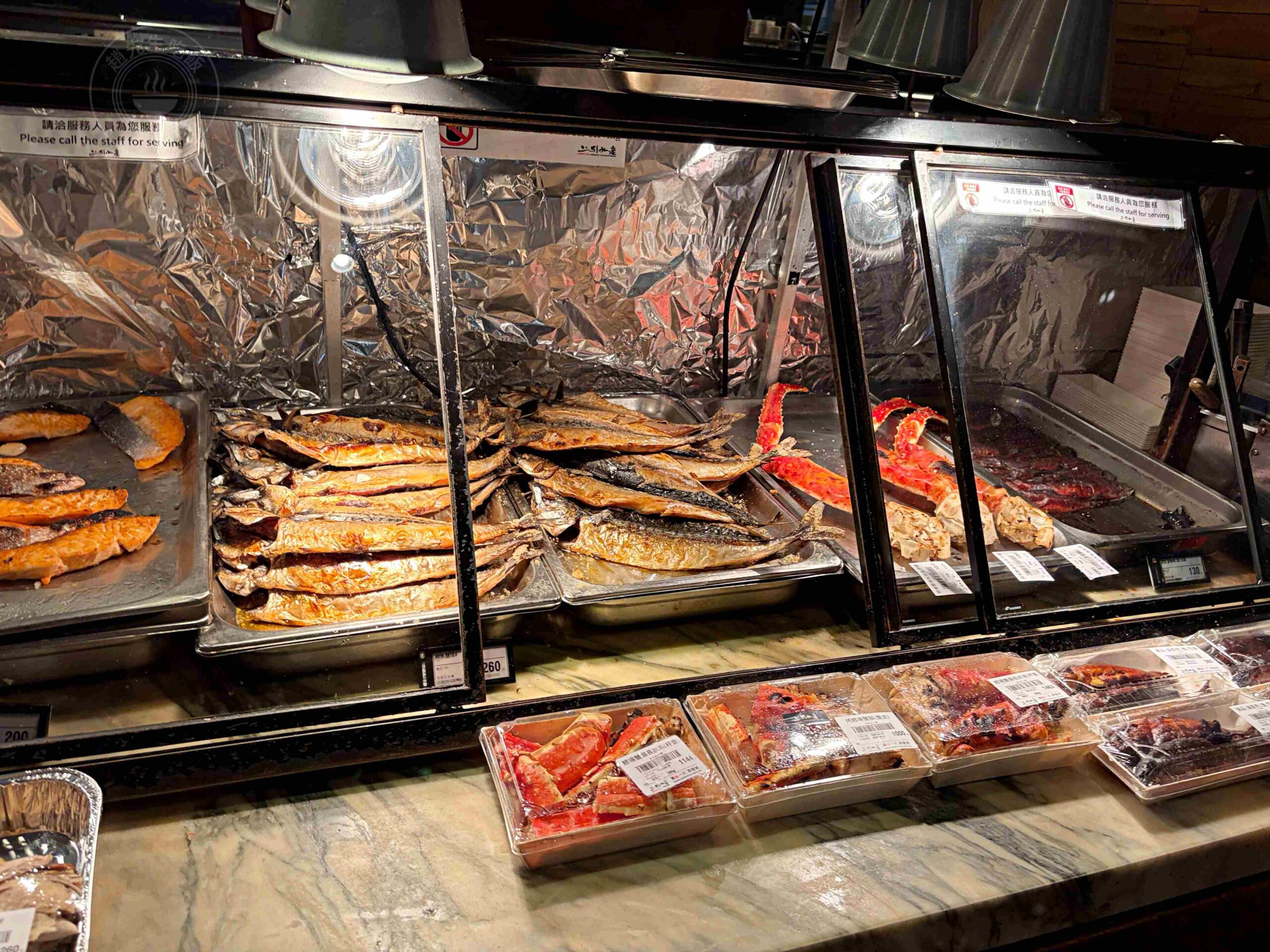 【中山區美食】上引水產，平價厚切生魚片、壽司餐盒，站著吃超有趣推薦(菜單) @趙先生吃飯