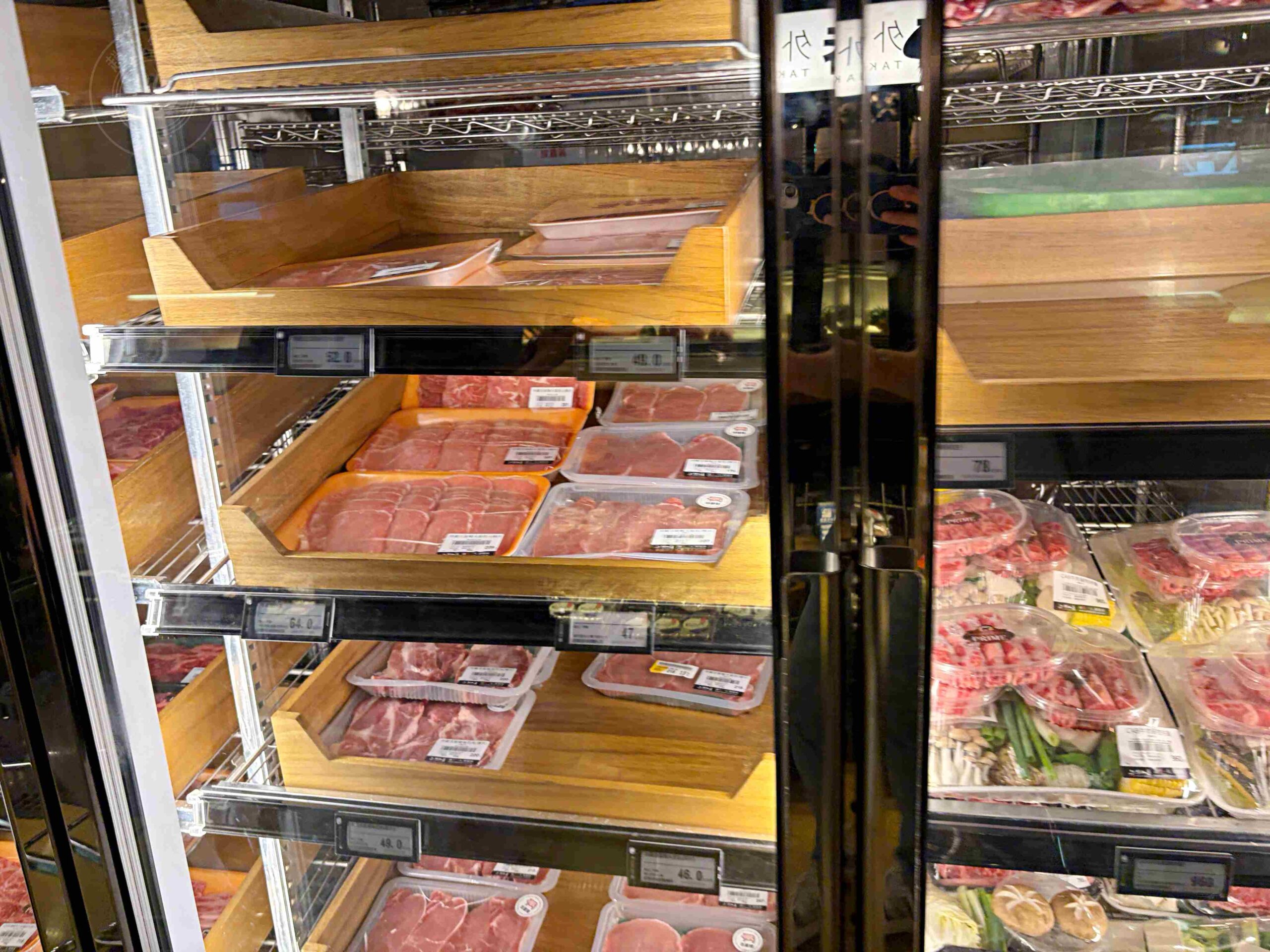 【中山區美食】上引水產，平價厚切生魚片、壽司餐盒，站著吃超有趣推薦(菜單) @趙先生吃飯