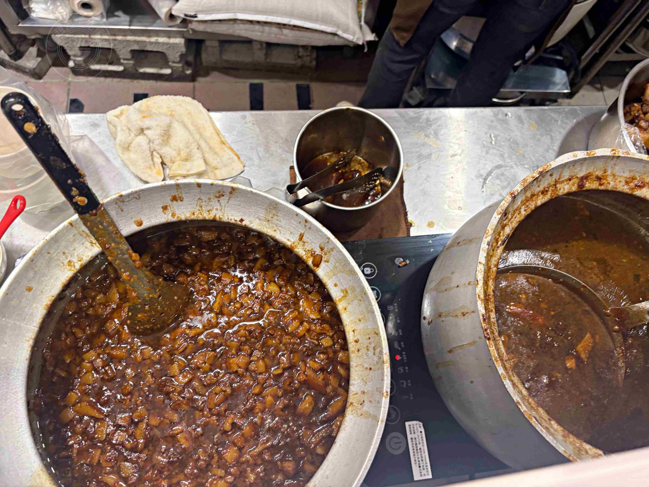 【雙連站美食】饌堂黑金滷肉飯雙連店,巷弄內隱藏版滷肉飯,滷汁自由淋推薦(菜單) @趙先生吃飯 【雙連站美食】饌堂黑金滷肉飯雙連店,巷弄內隱藏版滷肉飯,滷汁自由淋推薦(菜單) @趙先生吃飯