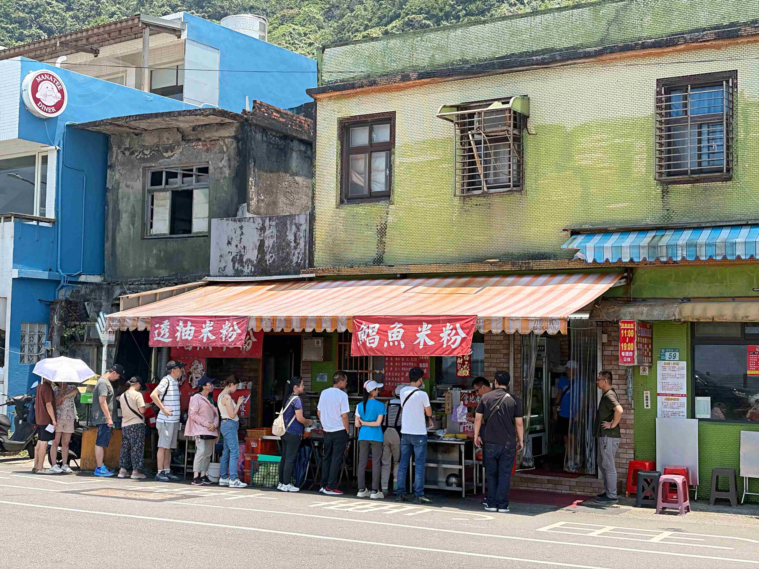 海邊的小吃店進來可能出不去，風景美，大姐熱情，海鮮給超多又便宜！ @趙先生吃飯