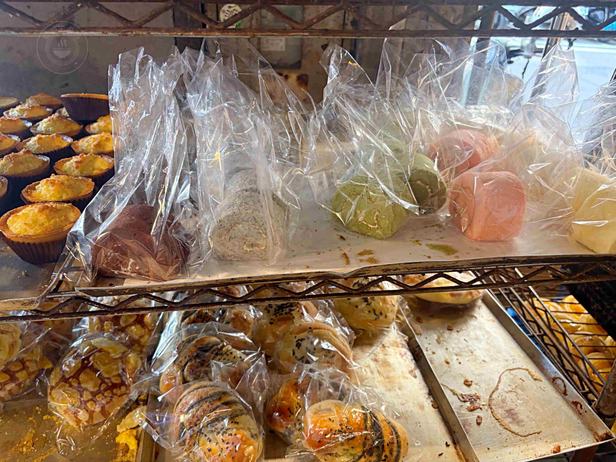 路旁20元麵包店，不要隨便看，很多人一看就買了好幾袋，好吃又便宜 @趙先生吃飯