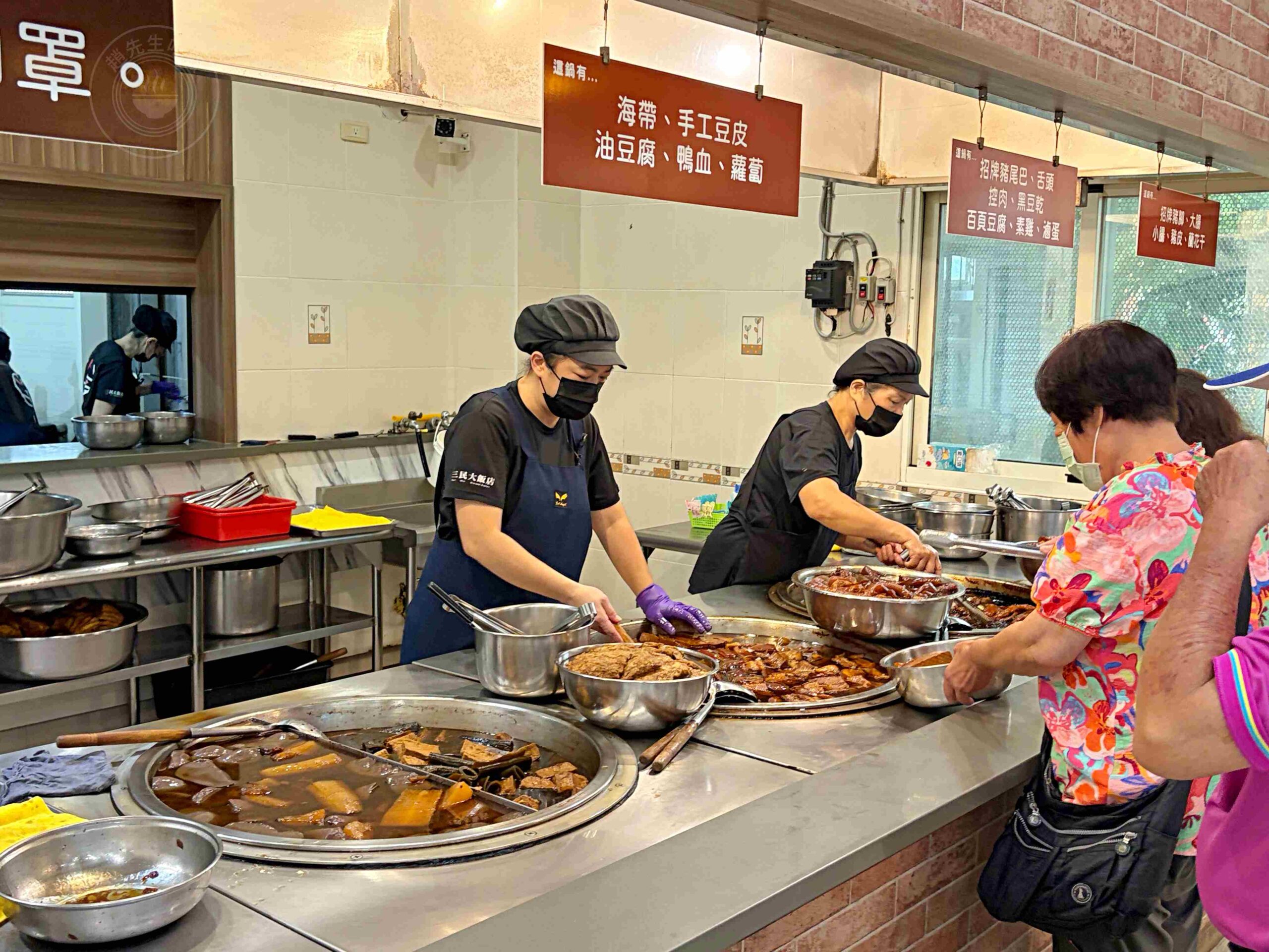 【宜蘭美食】三民大飯店，一天只開五個小時的排隊小吃，推薦滷味、肉羹麵(菜單) @趙先生吃飯