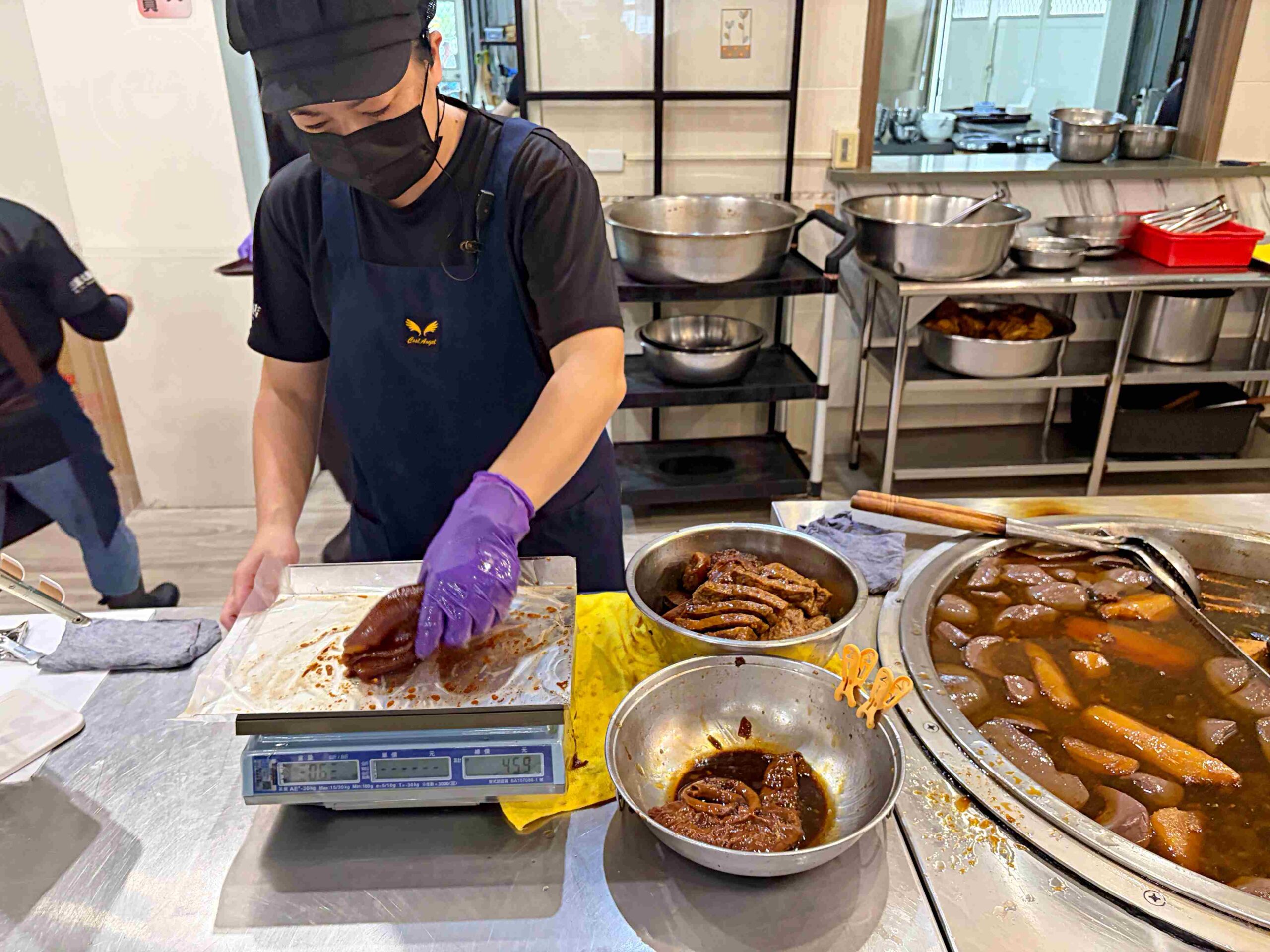 【宜蘭美食】三民大飯店，一天只開五個小時的排隊小吃，推薦滷味、肉羹麵(菜單) @趙先生吃飯