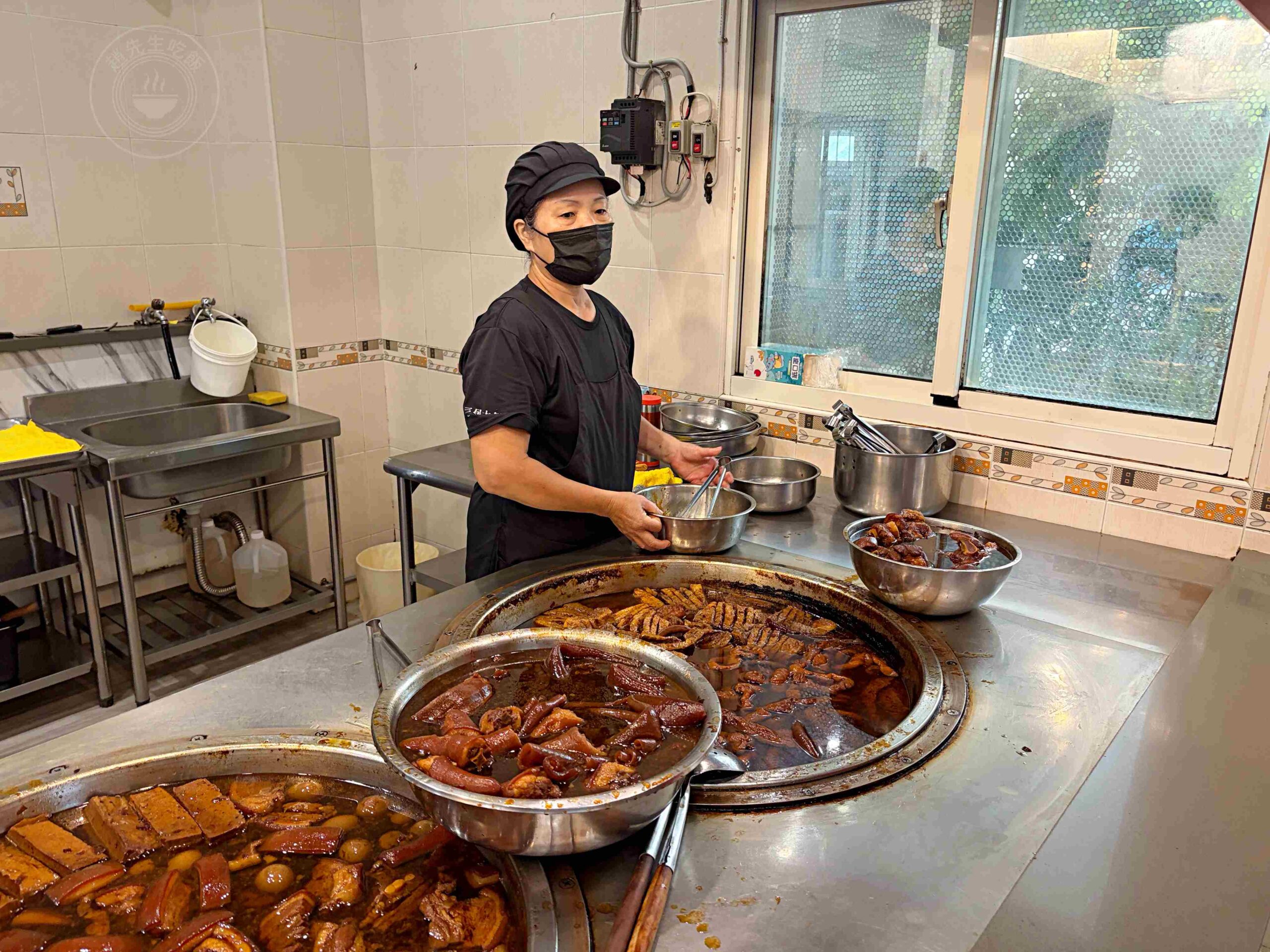 【宜蘭美食】三民大飯店，一天只開五個小時的排隊小吃，推薦滷味、肉羹麵(菜單) @趙先生吃飯