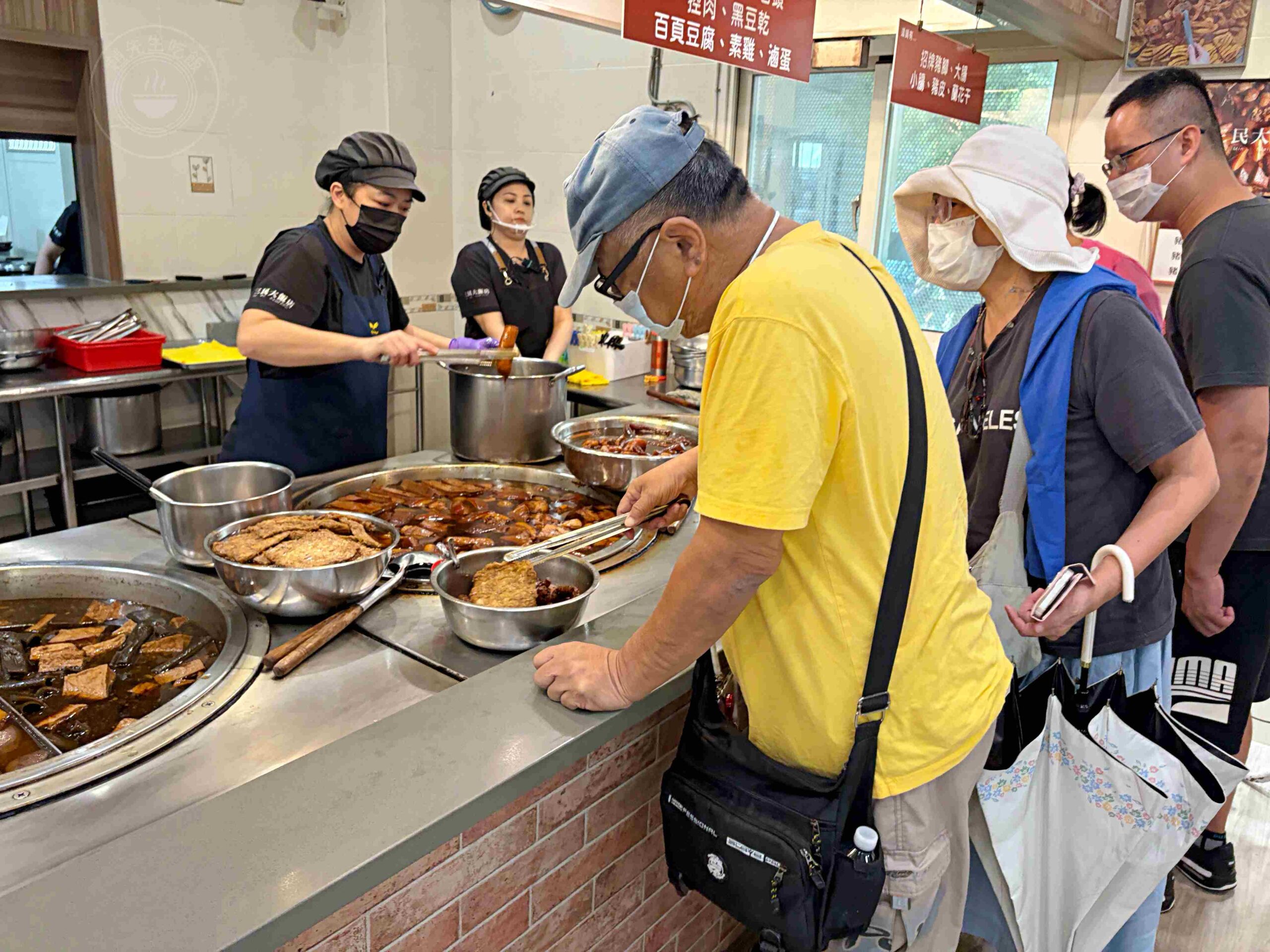 【宜蘭美食】三民大飯店，一天只開五個小時的排隊小吃，推薦滷味、肉羹麵(菜單) @趙先生吃飯