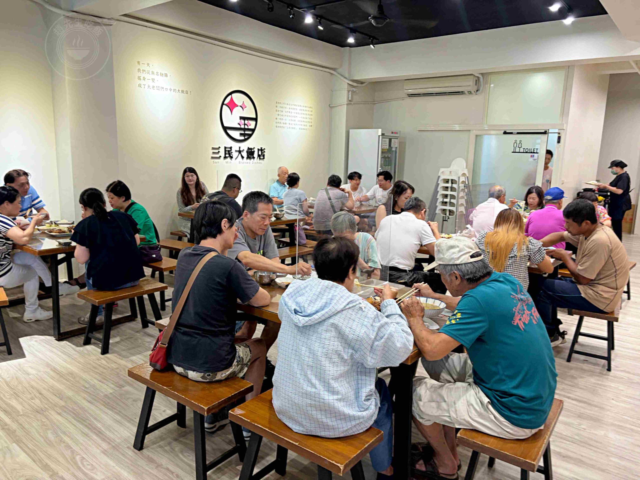 【宜蘭美食】三民大飯店，一天只開五個小時的排隊小吃，推薦滷味、肉羹麵(菜單) @趙先生吃飯