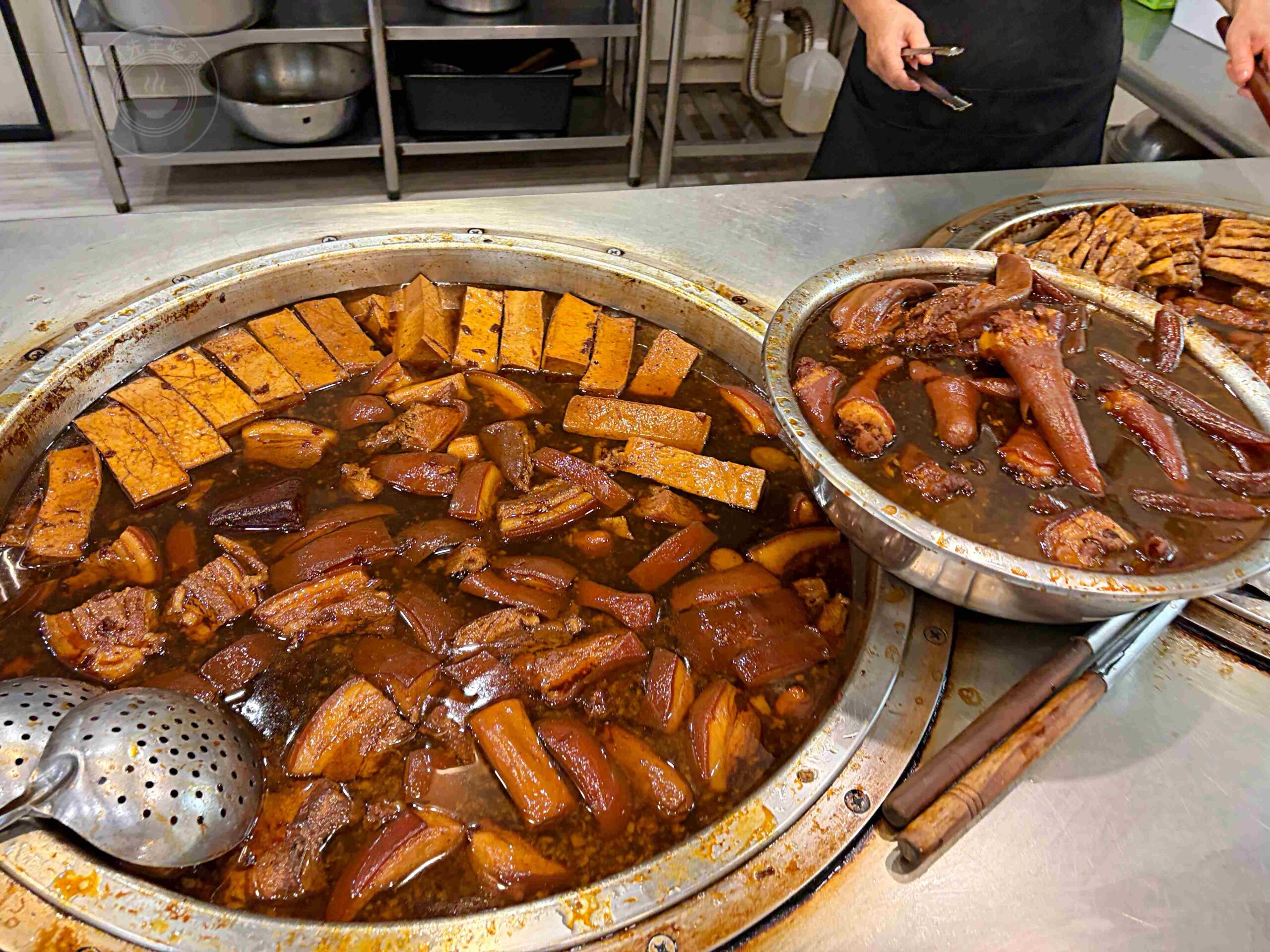 【宜蘭美食】三民大飯店，一天只開五個小時的排隊小吃，推薦滷味、肉羹麵(菜單) @趙先生吃飯