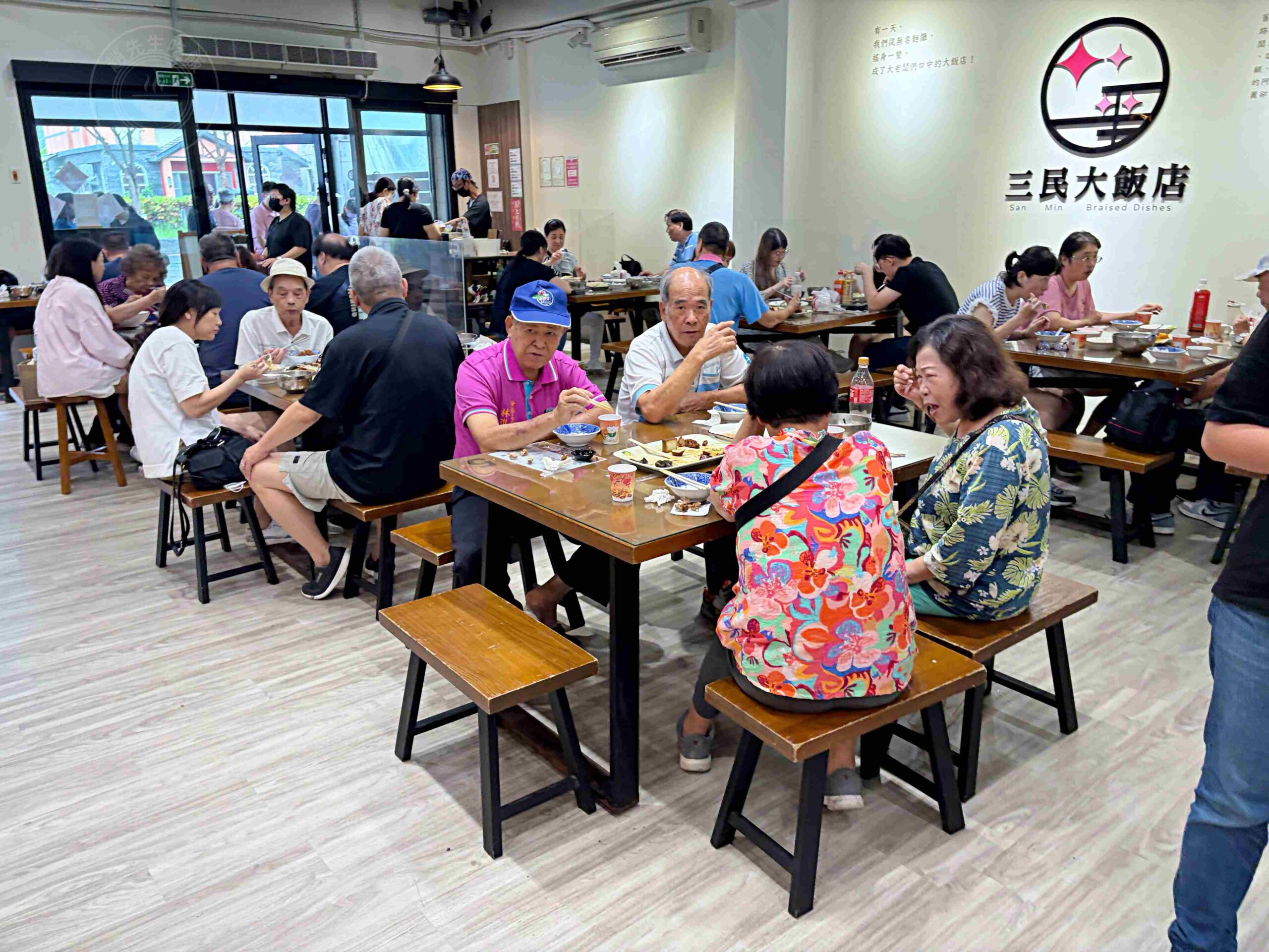 【宜蘭美食】三民大飯店，一天只開五個小時的排隊小吃，推薦滷味、肉羹麵(菜單) @趙先生吃飯