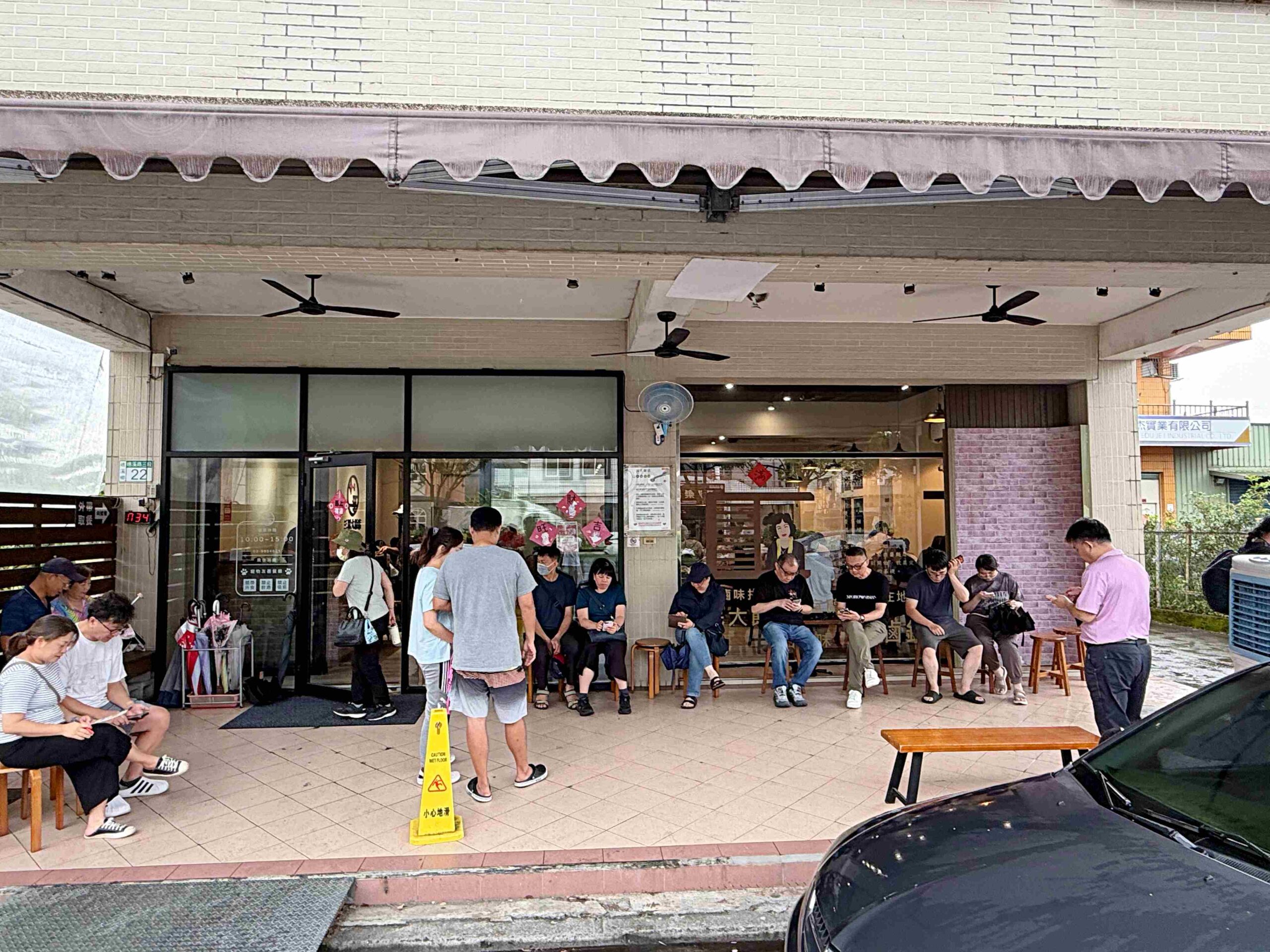 【宜蘭美食】三民大飯店，一天只開五個小時的排隊小吃，推薦滷味、肉羹麵(菜單) @趙先生吃飯