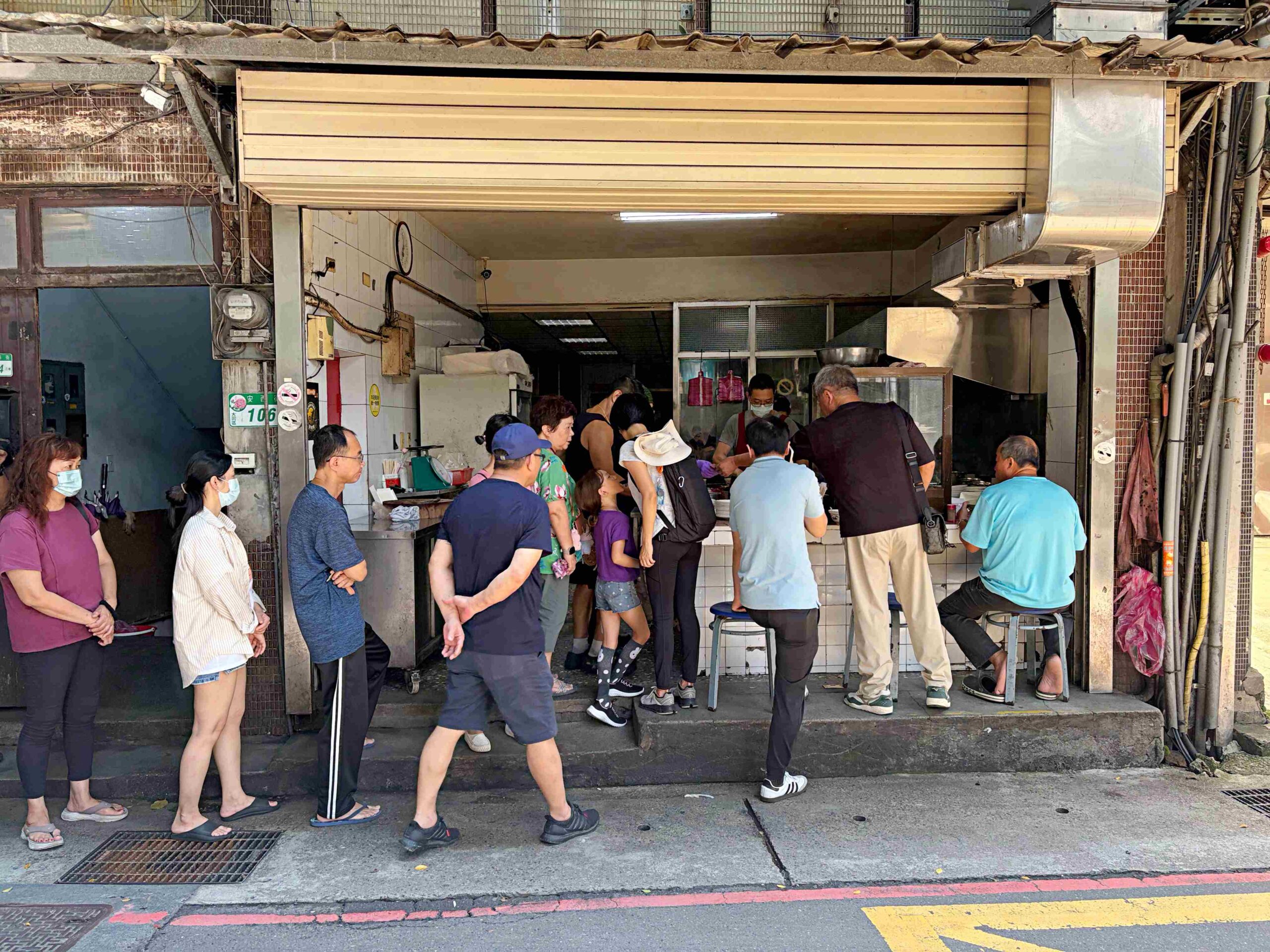 【大同美食】賣麵炎仔，傳承三代超過80年老店，連獲米其林必比登推薦，大稻埕排隊老字號(菜單) @趙先生吃飯