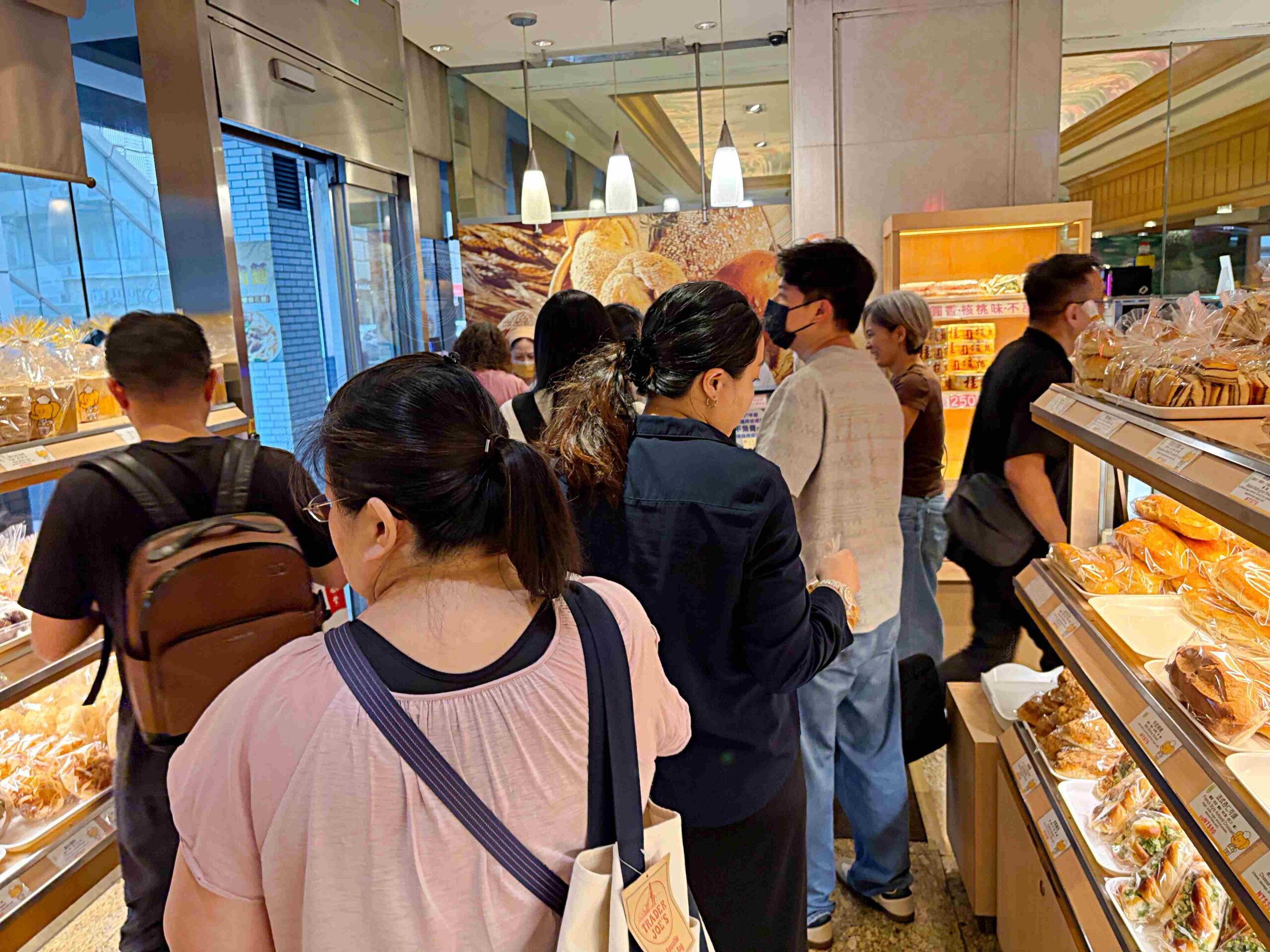 這家麵包店,台灣人不要隨便進去,每個人買一大盤,真的很瘋狂! @趙先生吃飯 這家麵包店,台灣人不要隨便進去,每個人買一大盤,真的很瘋狂! @趙先生吃飯