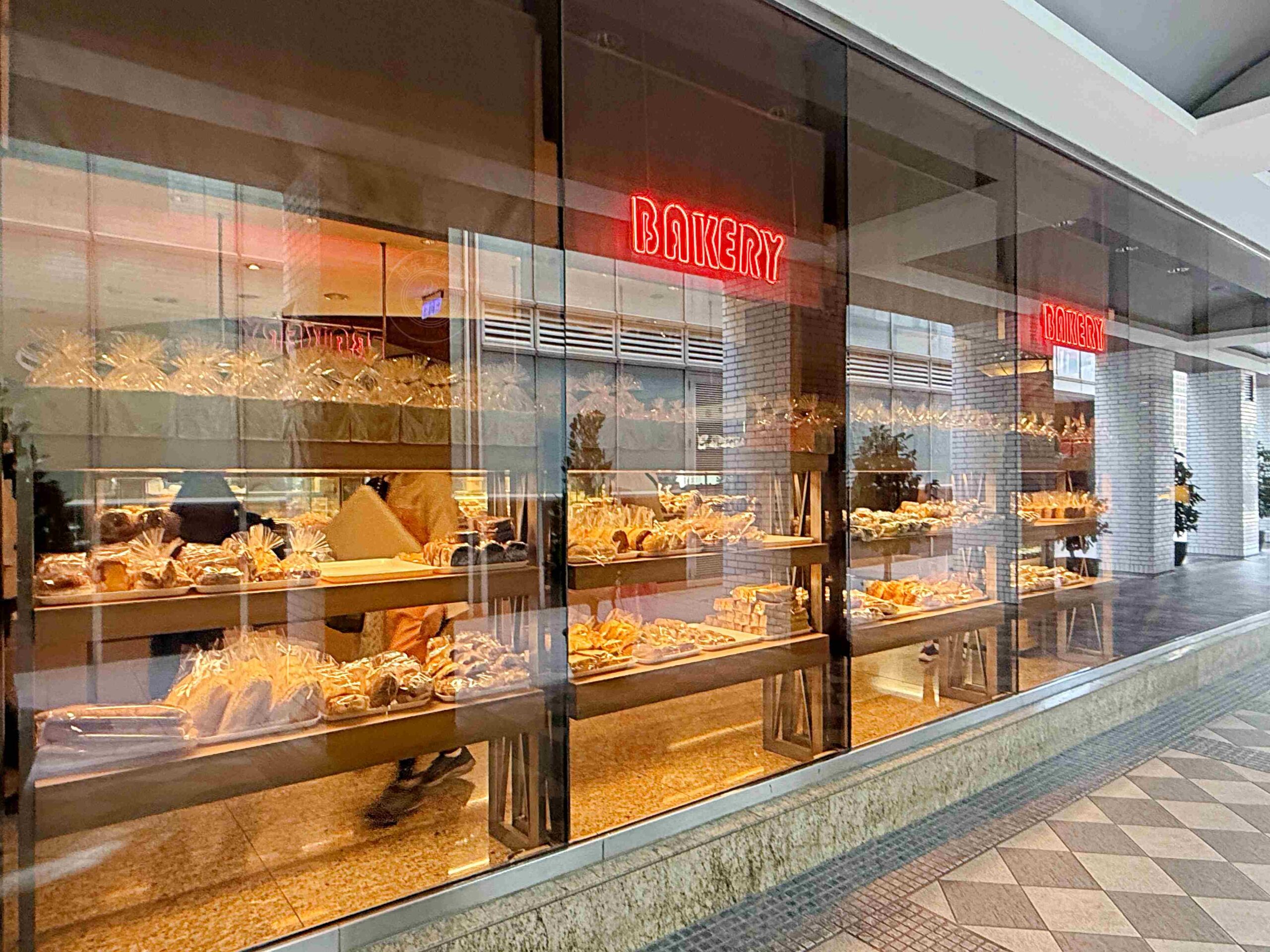 這家麵包店，台灣人不要隨便進去，每個人買一大盤，真的很瘋狂！ @趙先生吃飯