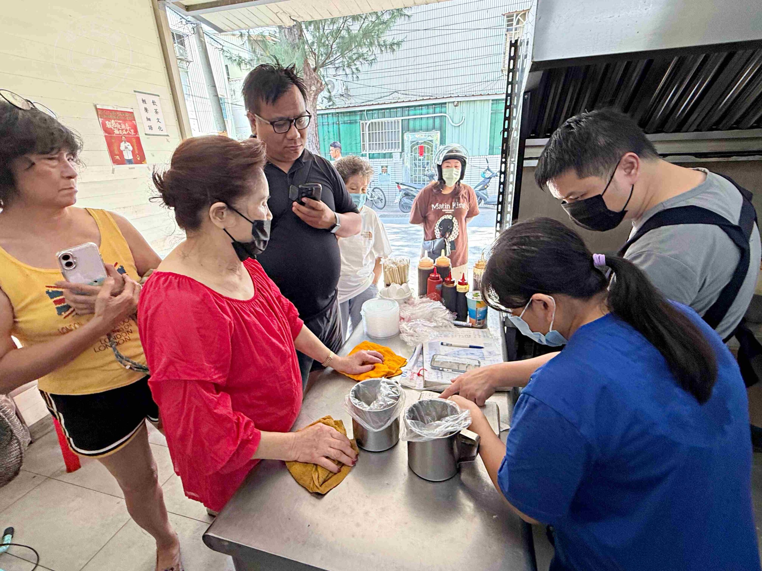 【八里美食】正宗一碗一碗煮什錦麵，一天只開三個半小時，排隊名店推薦什錦麵(菜單) @趙先生吃飯