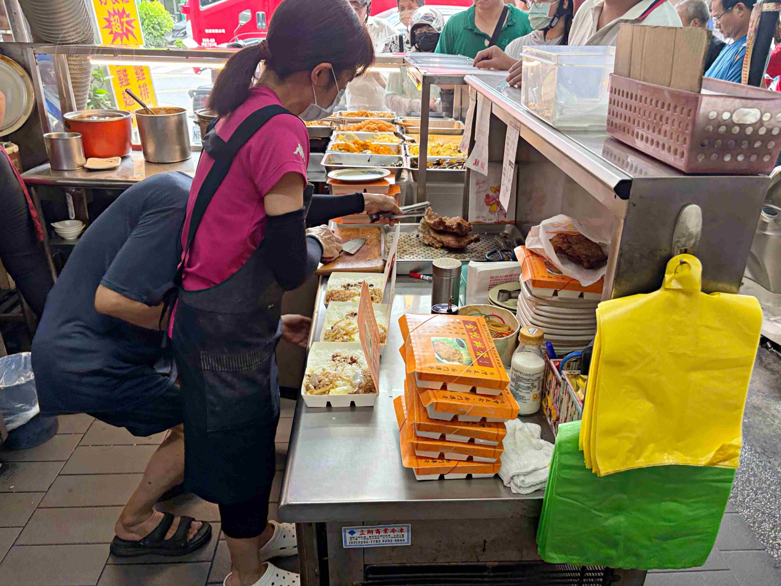 【板橋美食】金悅排骨，四維路現炸高CP值便當，在地人排隊瘋狂掃盒推薦(菜單) @趙先生吃飯
