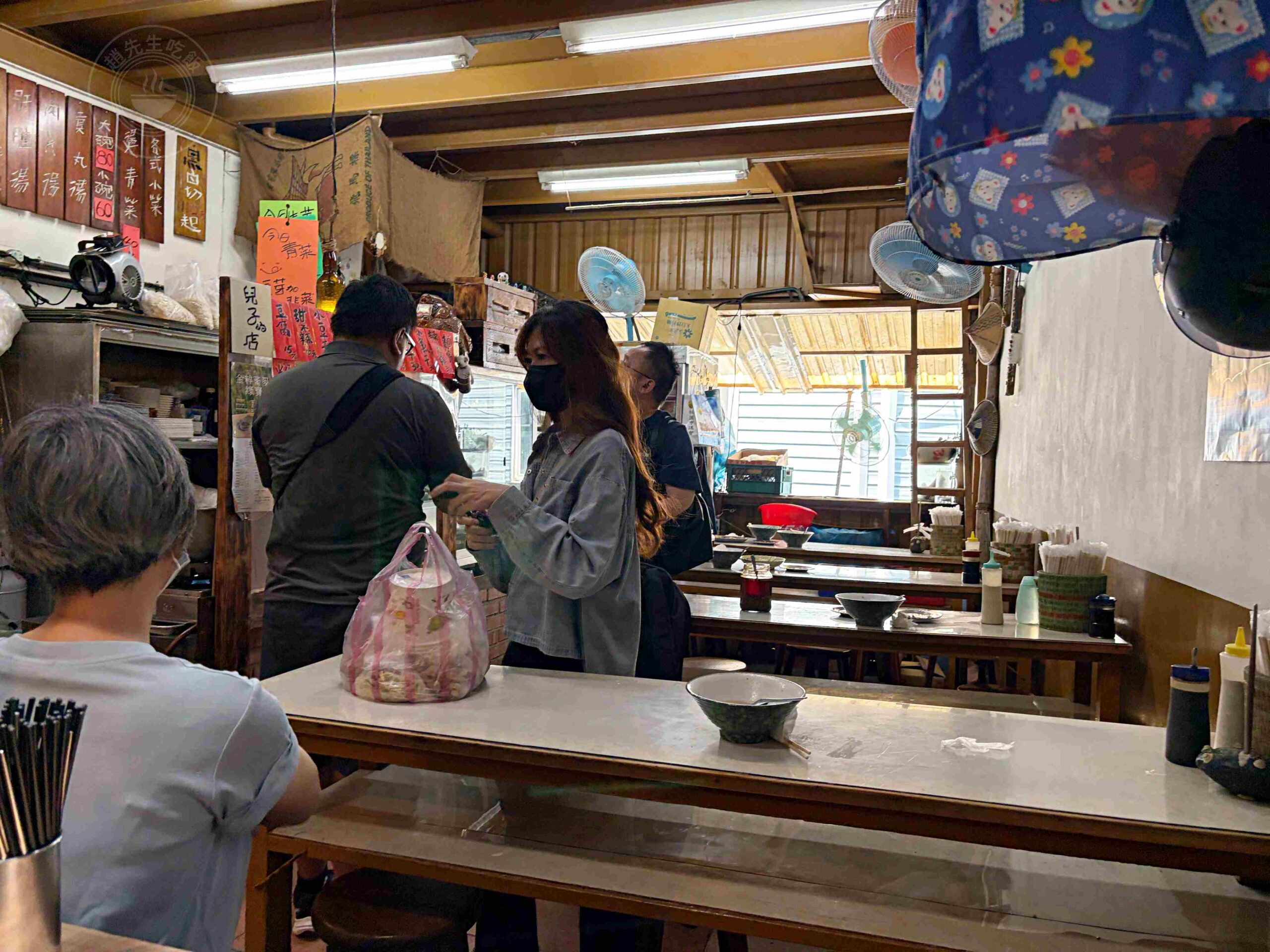 【龍潭美食】橋頭老麵店，飄香一甲子的隱藏版榨菜肉絲麵，一碗就很飽推薦(菜單) @趙先生吃飯