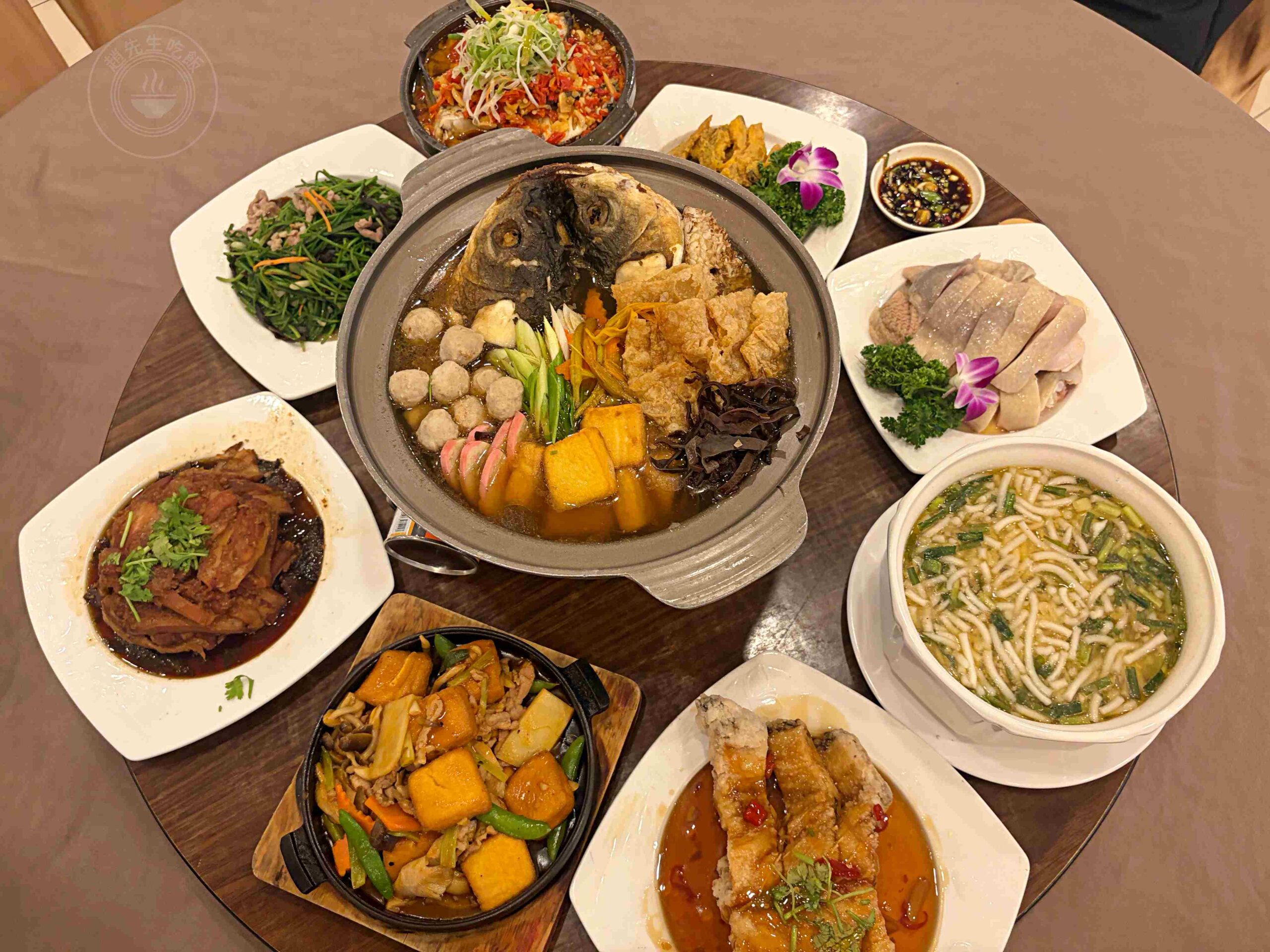 超便宜活魚餐廳,一堆人包遊覽車來吃,砂鍋魚頭、 鄉村油雞都是招牌! @趙先生吃飯 超便宜活魚餐廳,一堆人包遊覽車來吃,砂鍋魚頭、 鄉村油雞都是招牌! @趙先生吃飯