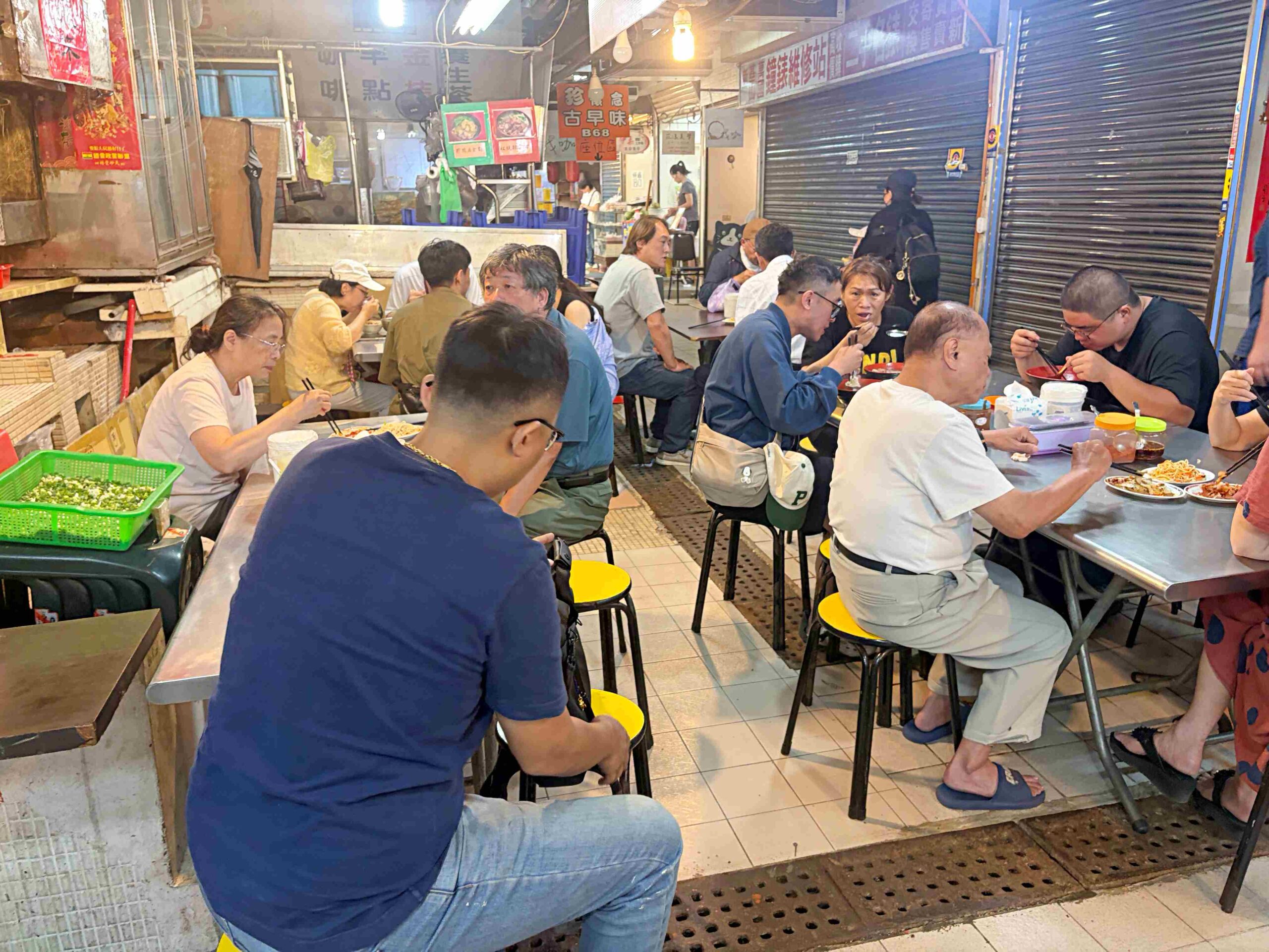 【基隆美食】美華牛肉麵，基隆仁愛市場20年老店，超大碗中藥湯頭牛肉麵推薦(菜單) @趙先生吃飯