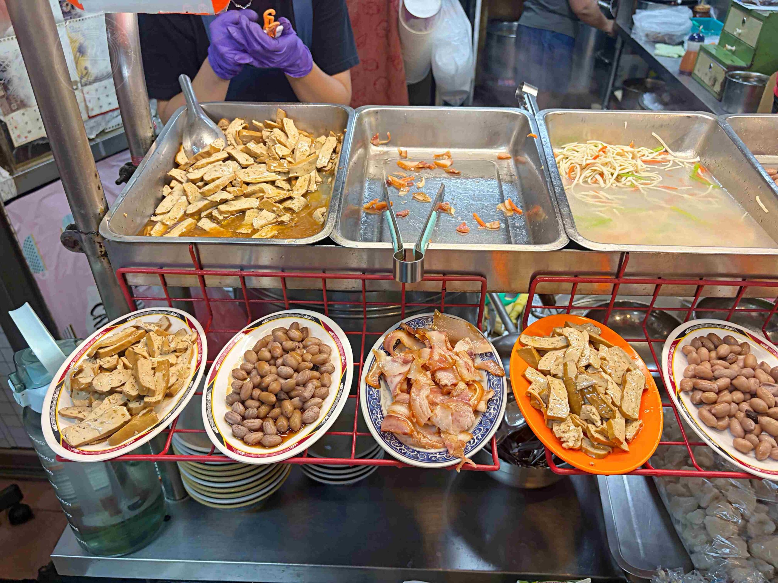 【基隆美食】美華牛肉麵，基隆仁愛市場20年老店，超大碗中藥湯頭牛肉麵推薦(菜單) @趙先生吃飯