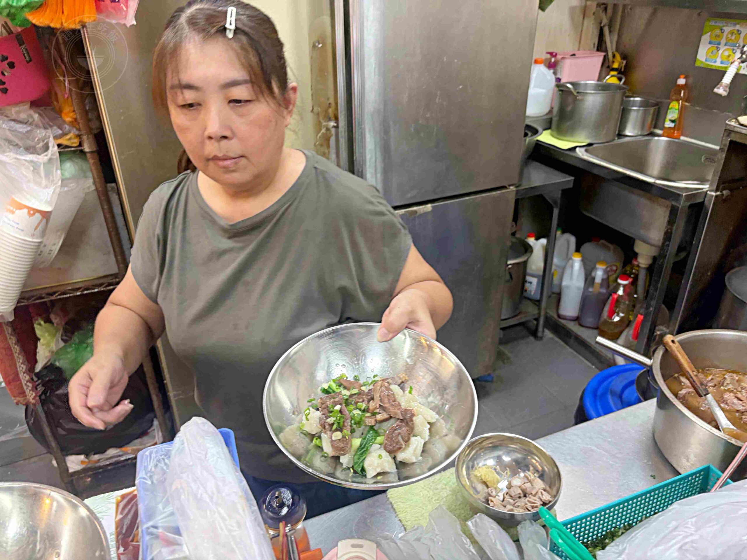 【基隆美食】美華牛肉麵,基隆仁愛市場20年老店,超大碗中藥湯頭牛肉麵推薦(菜單) @趙先生吃飯 【基隆美食】美華牛肉麵,基隆仁愛市場20年老店,超大碗中藥湯頭牛肉麵推薦(菜單) @趙先生吃飯