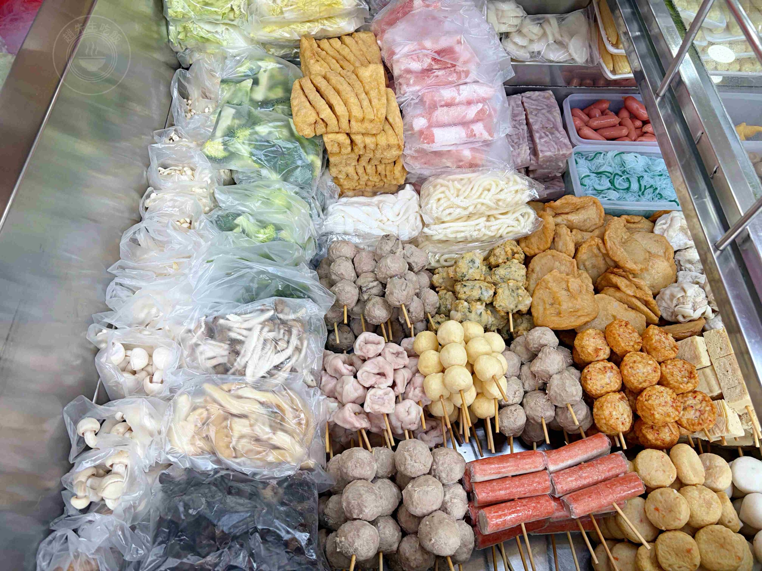 【基隆美食】魯都香基隆復興店，巨無霸鋼盆滷味，蔬菜免費加到滿推薦(菜單) @趙先生吃飯