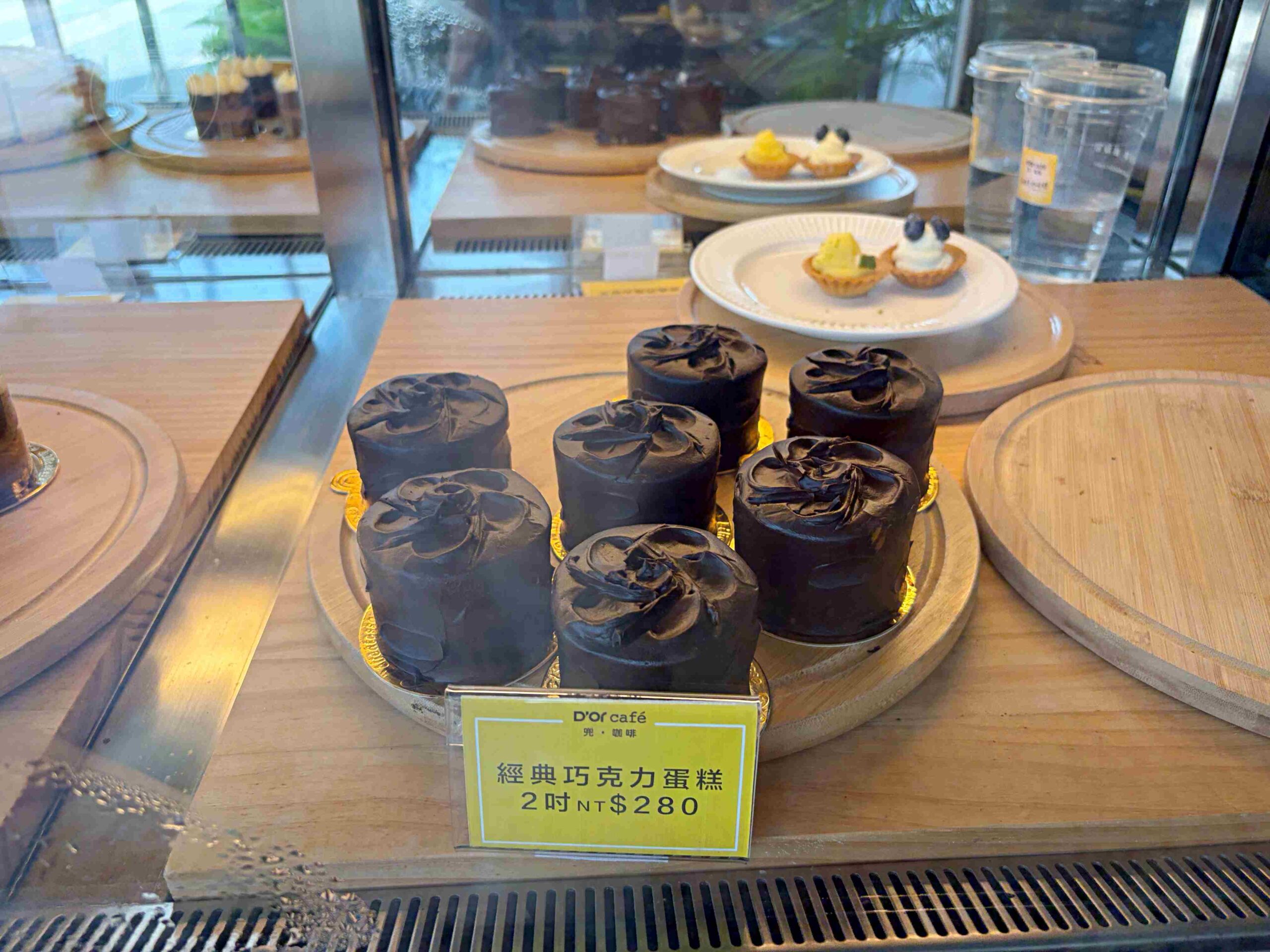 【新莊美食】D&rsquo;or Cafe咖啡廳，新莊咖啡廳不限時，森林系隱藏秘境空間推薦(菜單) @趙先生吃飯