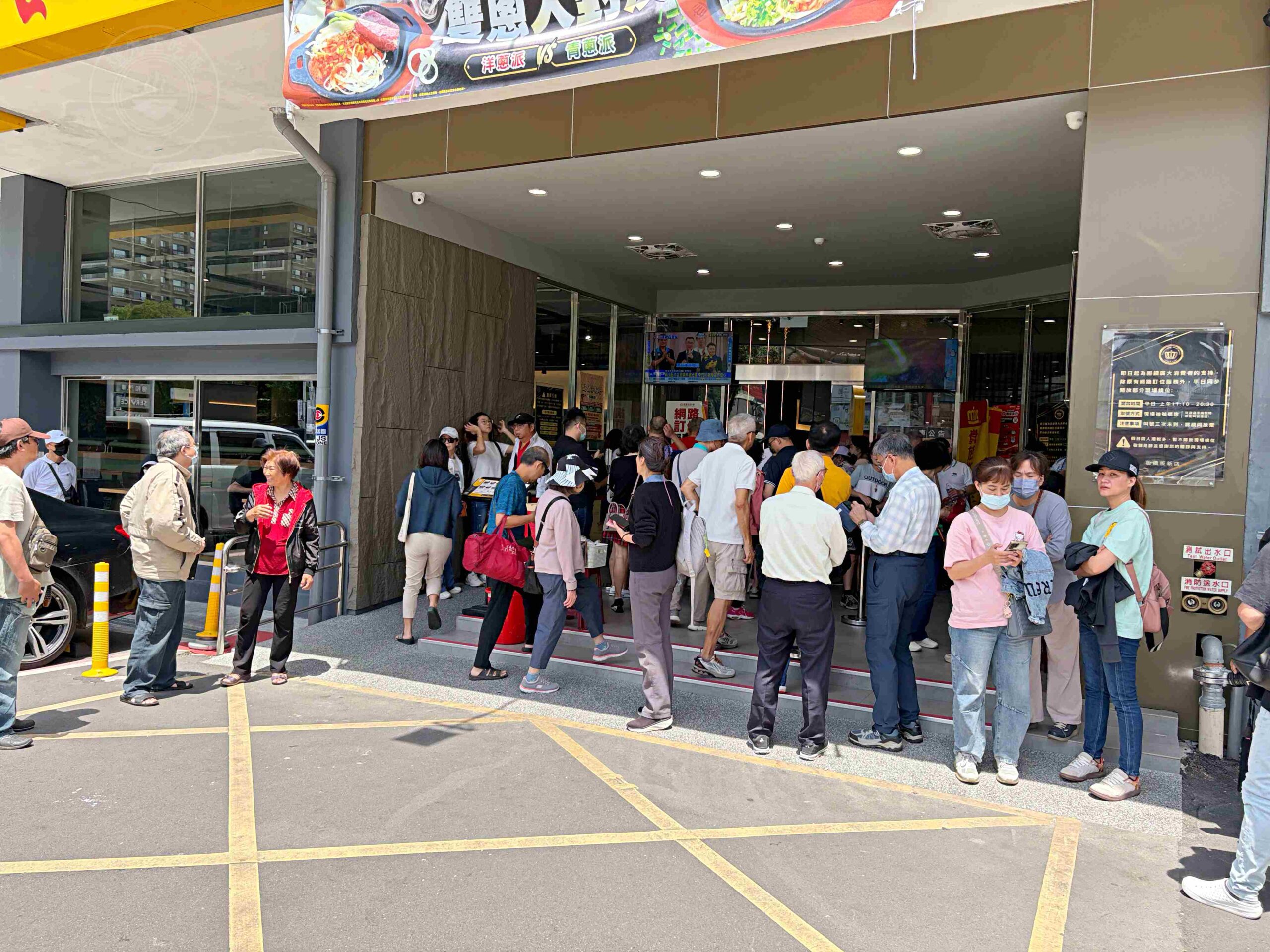 【板橋美食】貴族世家板橋板新店，平價牛排，百樣自助吧吃到飽，海鮮熱炒都有推薦(菜單) @趙先生吃飯