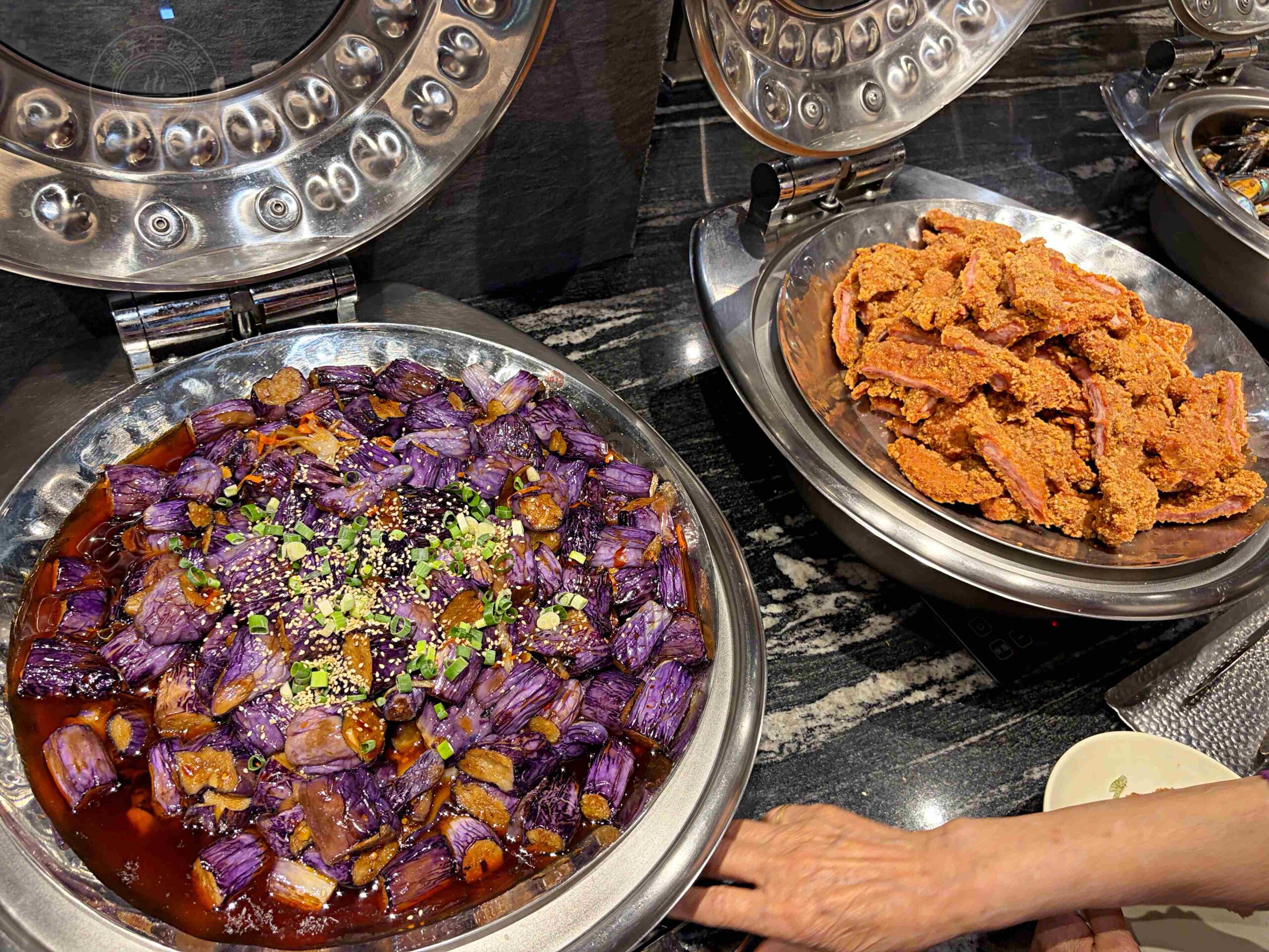 【板橋美食】貴族世家板橋板新店，平價牛排，百樣自助吧吃到飽，海鮮熱炒都有推薦(菜單) @趙先生吃飯