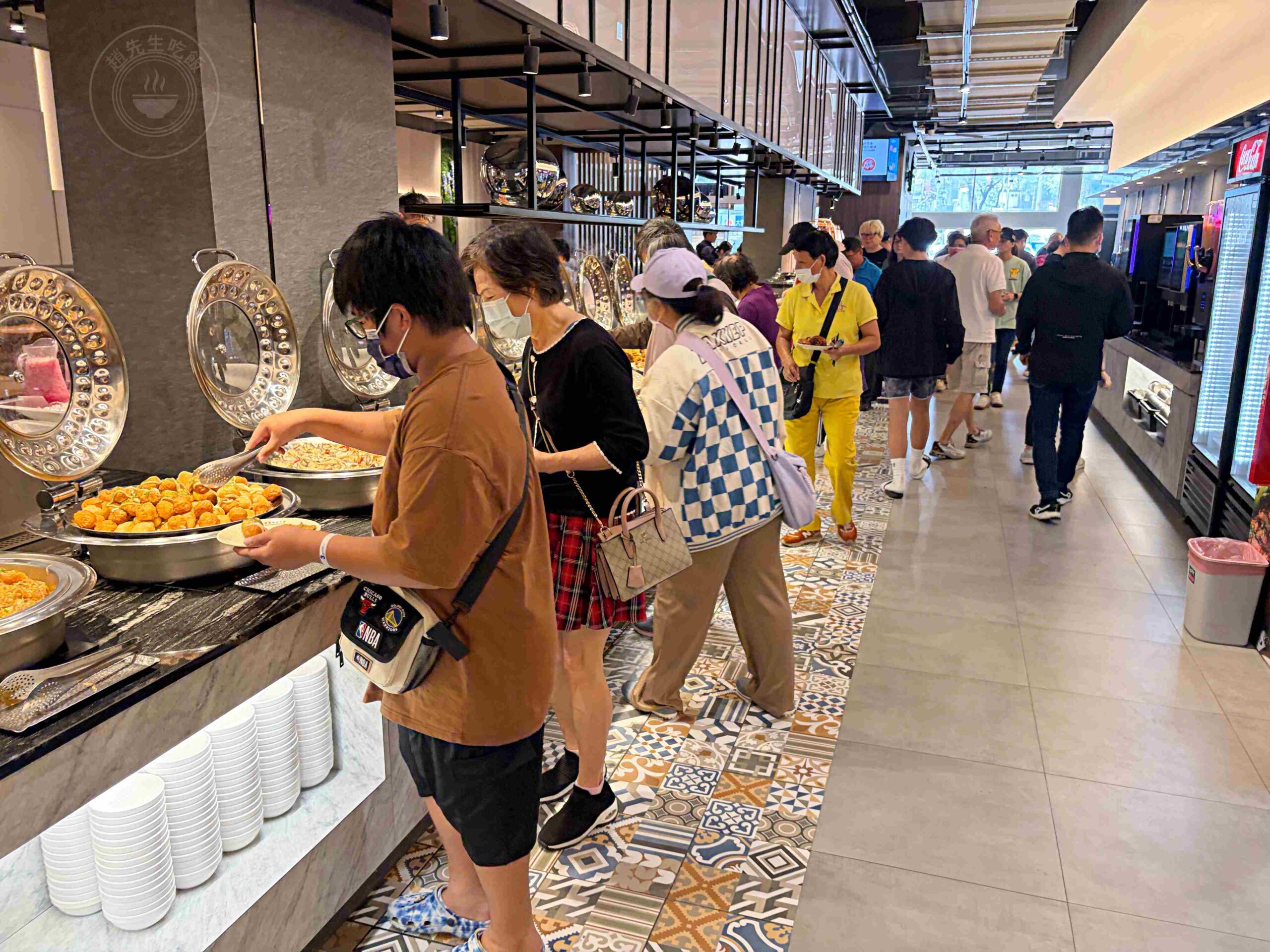【板橋美食】貴族世家板橋板新店，平價牛排，百樣自助吧吃到飽，海鮮熱炒都有推薦(菜單) @趙先生吃飯