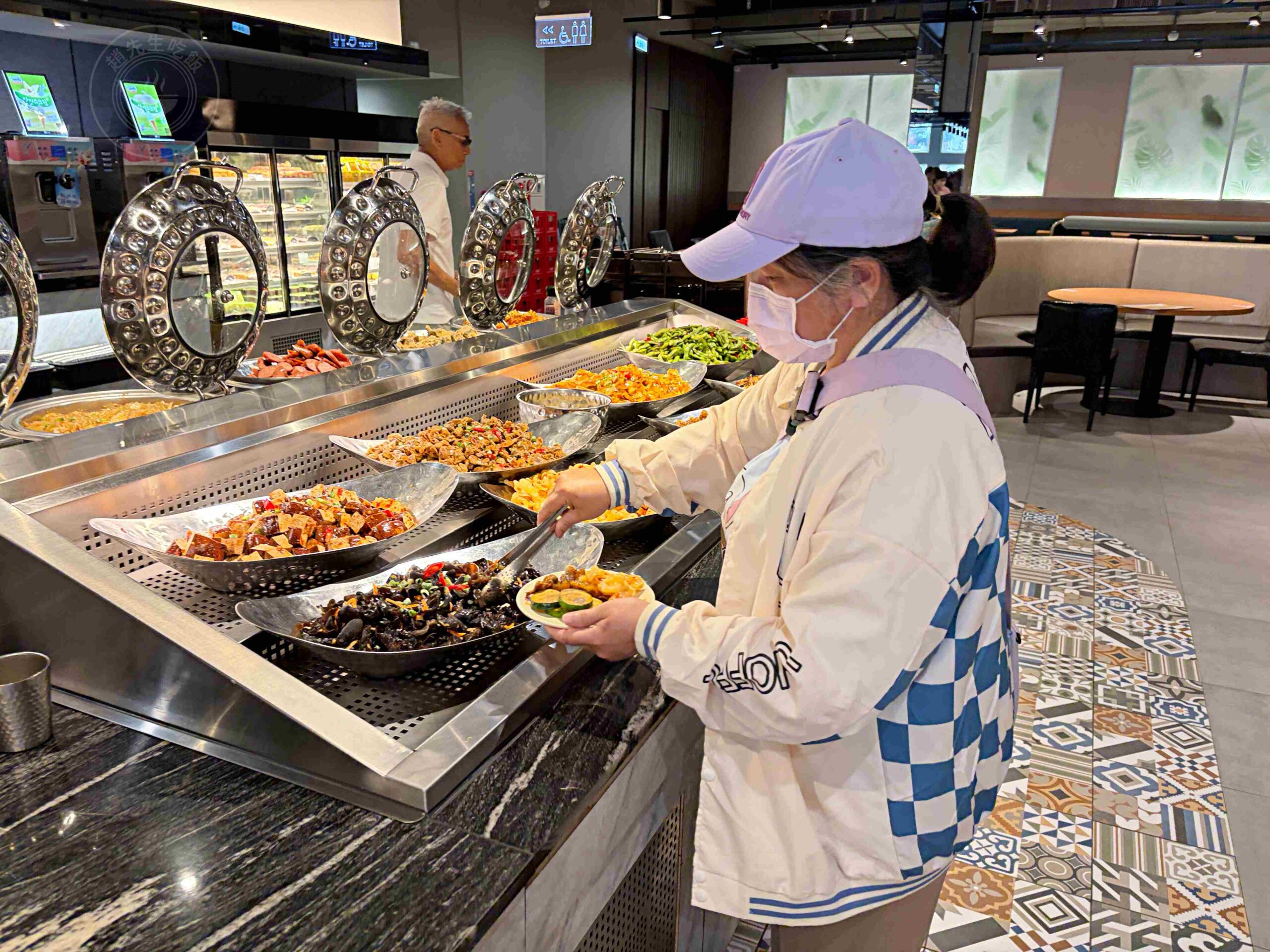 【板橋美食】貴族世家板橋板新店，平價牛排，百樣自助吧吃到飽，海鮮熱炒都有推薦(菜單) @趙先生吃飯