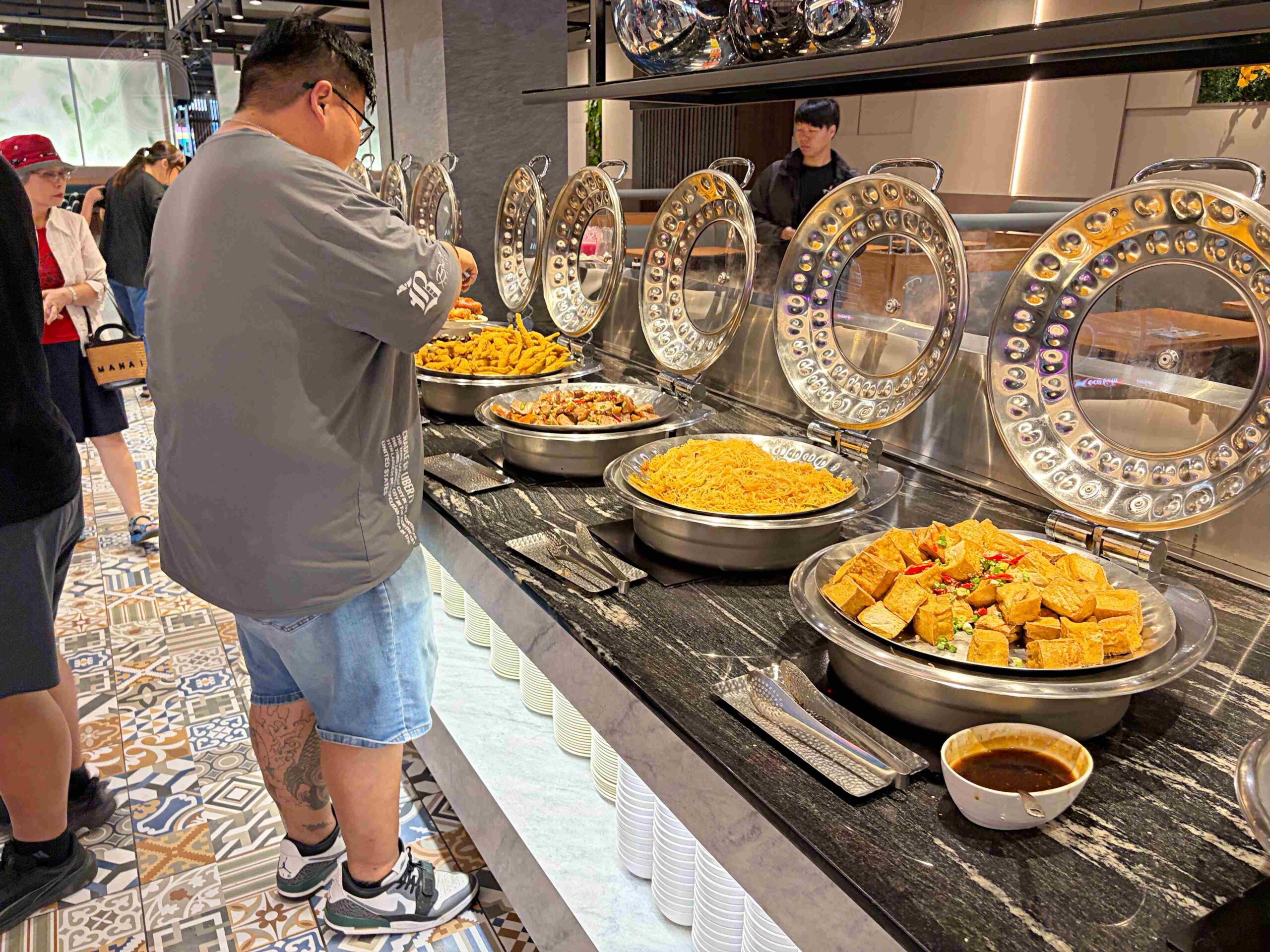 【板橋美食】貴族世家板橋板新店，平價牛排，百樣自助吧吃到飽，海鮮熱炒都有推薦(菜單) @趙先生吃飯