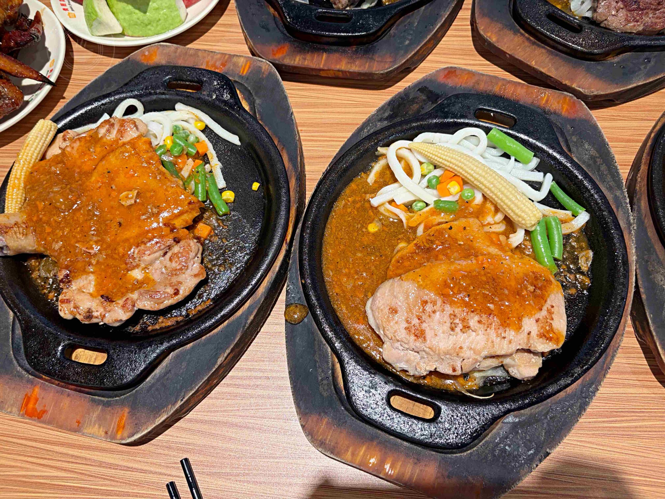【板橋美食】貴族世家板橋板新店，平價牛排，百樣自助吧吃到飽，海鮮熱炒都有推薦(菜單) @趙先生吃飯
