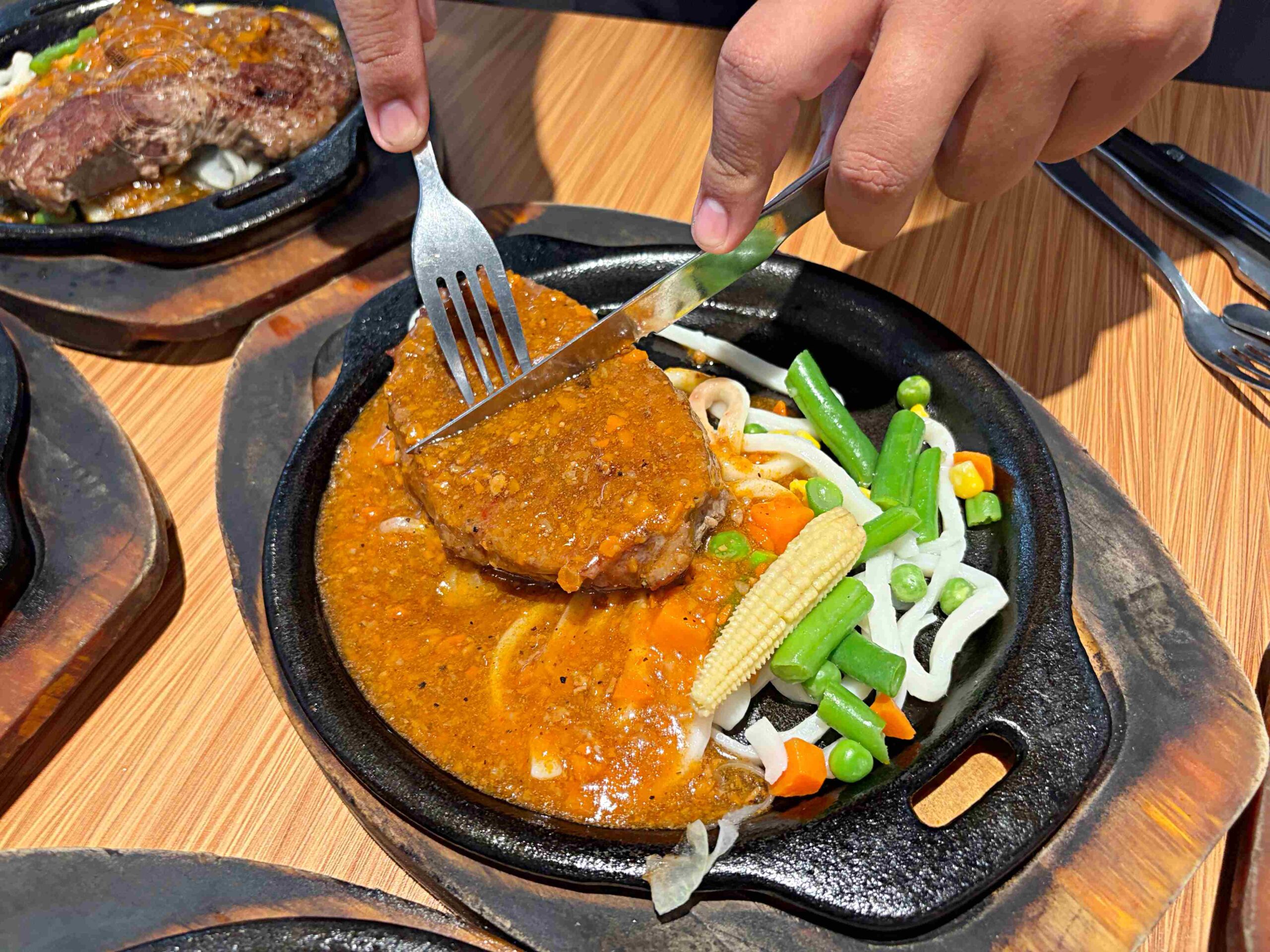 【板橋美食】貴族世家板橋板新店，平價牛排，百樣自助吧吃到飽，海鮮熱炒都有推薦(菜單) @趙先生吃飯
