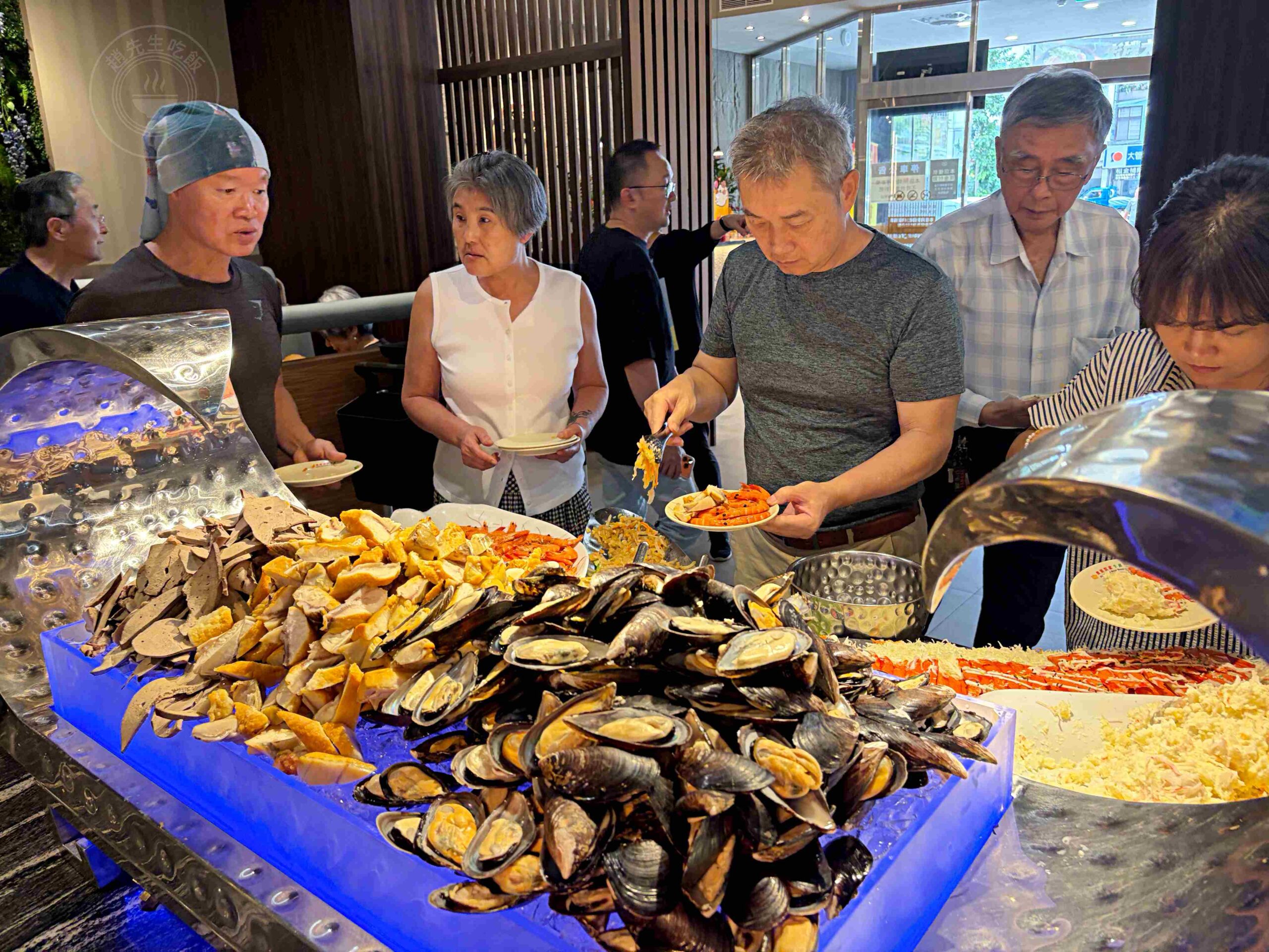 【板橋美食】貴族世家板橋板新店，平價牛排，百樣自助吧吃到飽，海鮮熱炒都有推薦(菜單) @趙先生吃飯