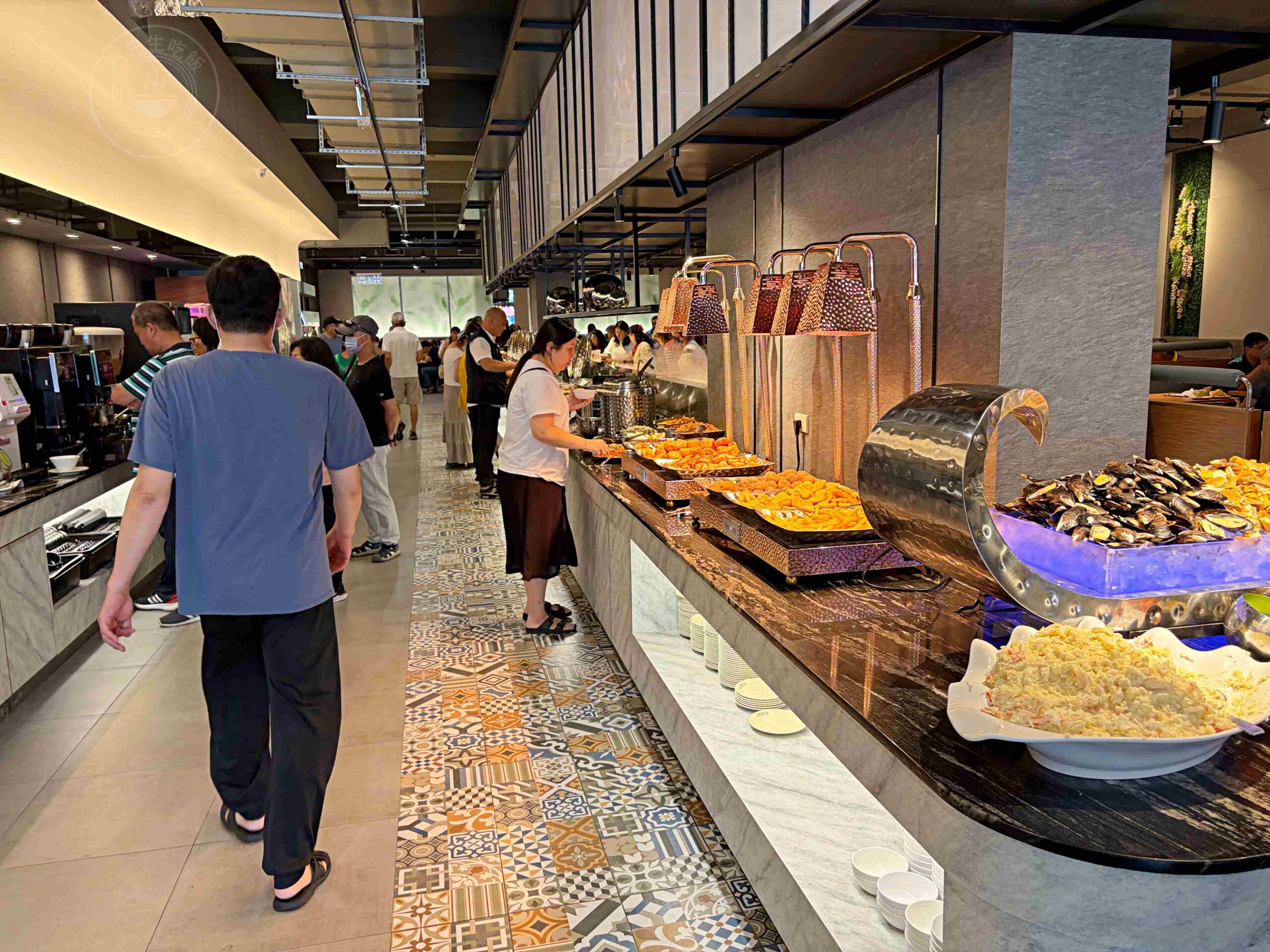 【板橋美食】貴族世家板橋板新店，平價牛排，百樣自助吧吃到飽，海鮮熱炒都有推薦(菜單) @趙先生吃飯