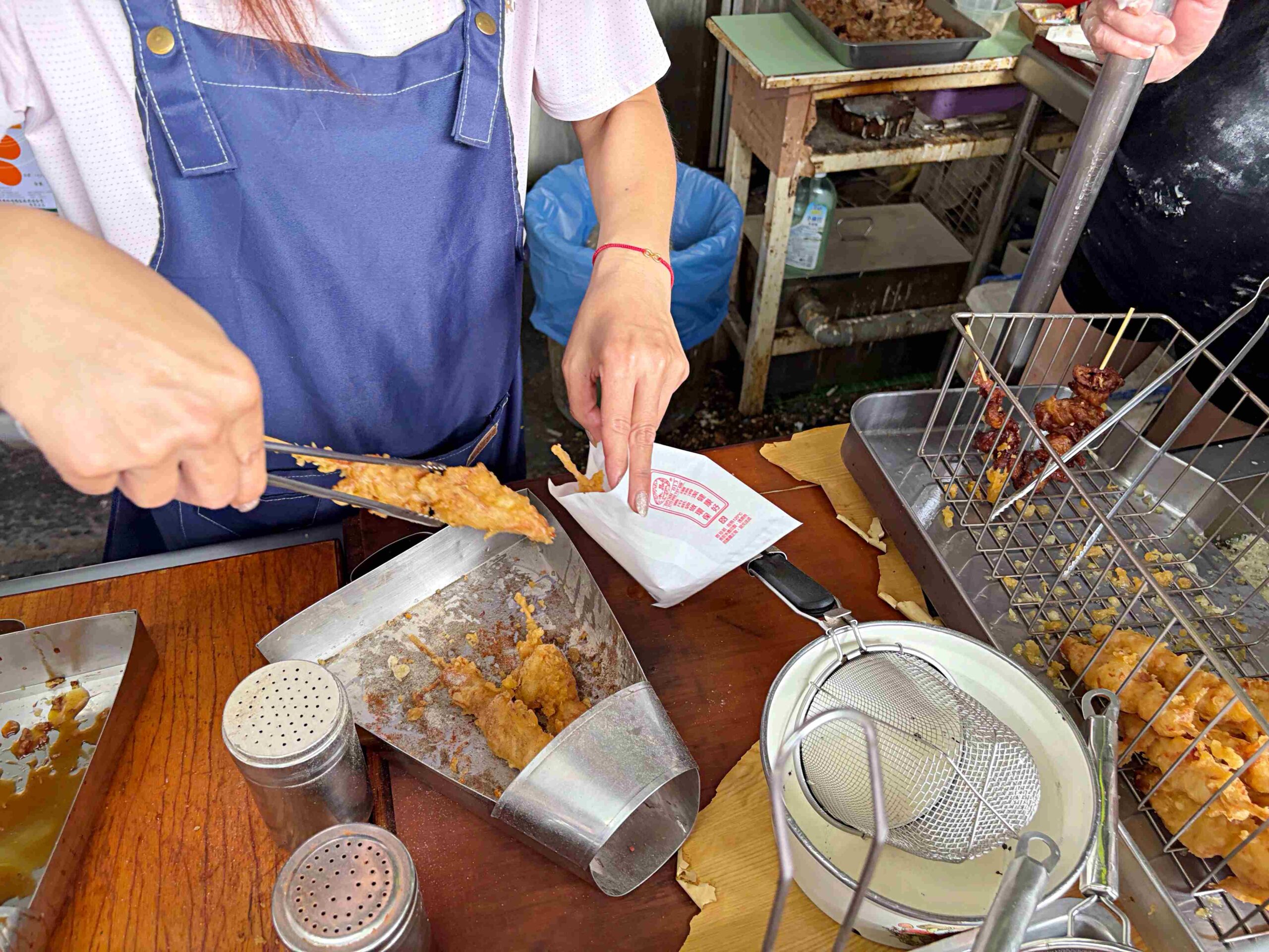 太有錢的千萬別來，雞肉串10元，雞排50元，全部炸物都不超過50元！ @趙先生吃飯