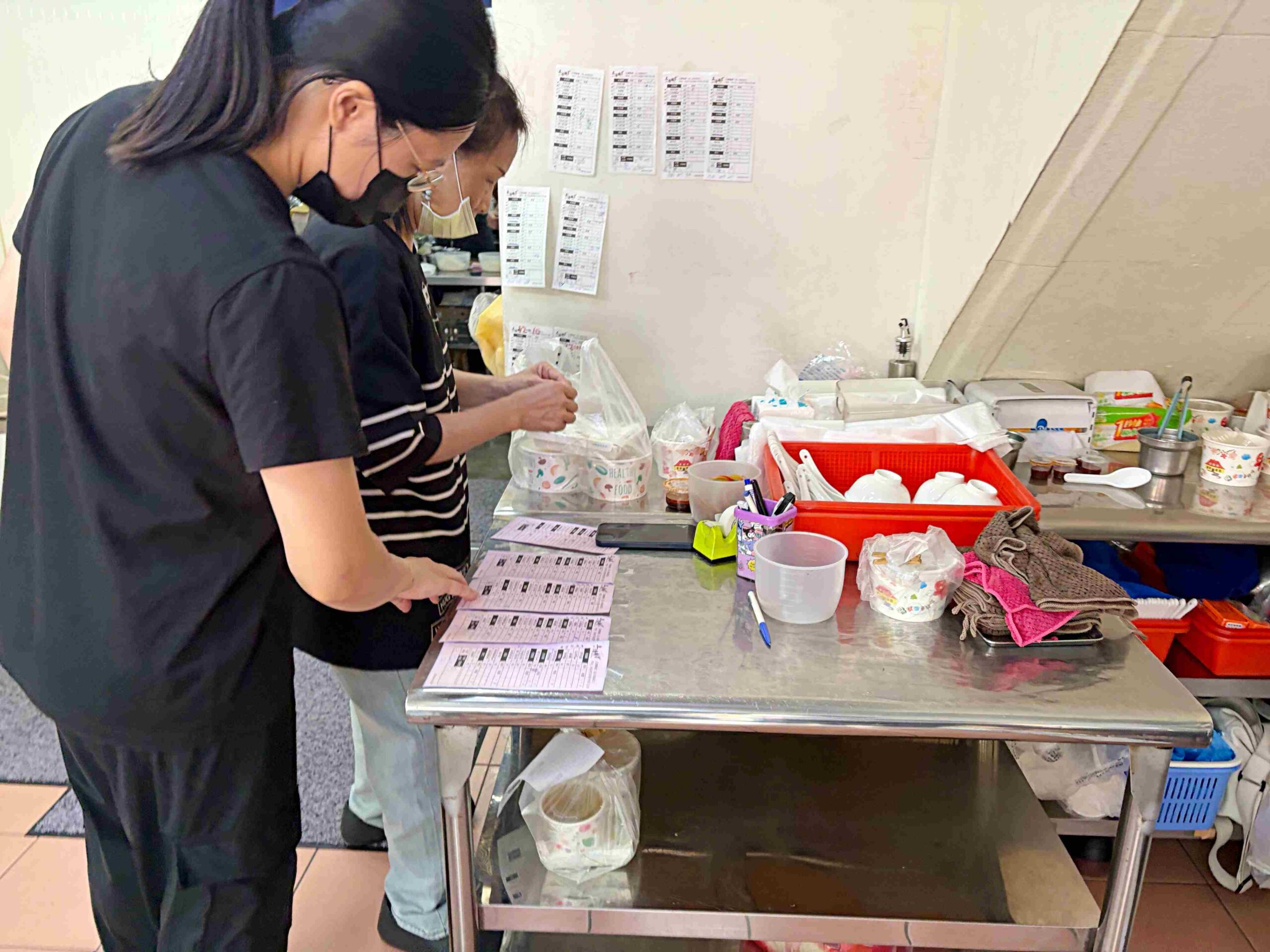 親戚說，不吃頂泰豐了，改吃這家前鼎泰豐師傅開的，更便宜更好吃！ @趙先生吃飯
