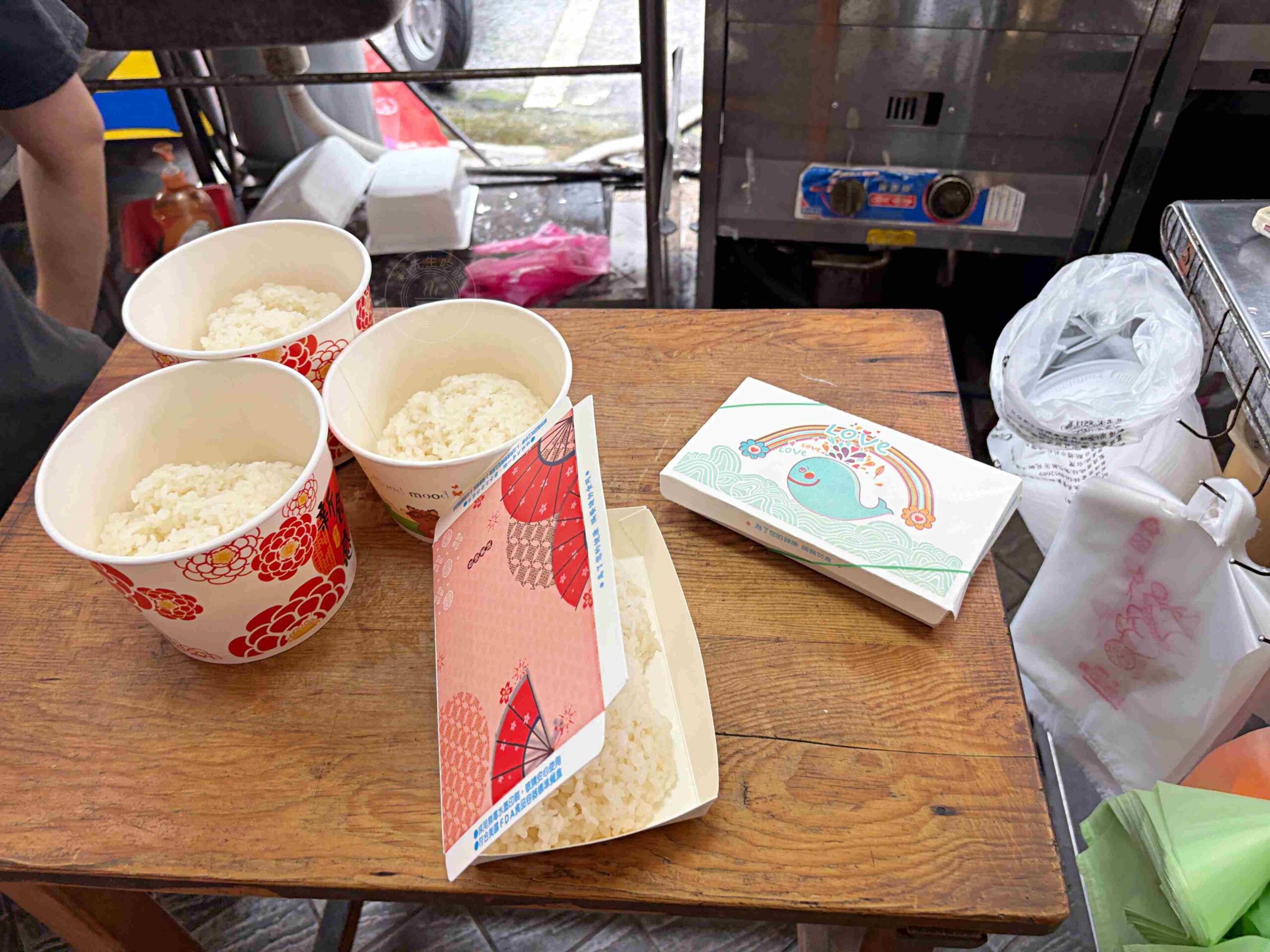 路邊的全雞炒飯千萬別亂點，沒人吃得完，老闆炒飯燴飯功夫也是一流！ @趙先生吃飯