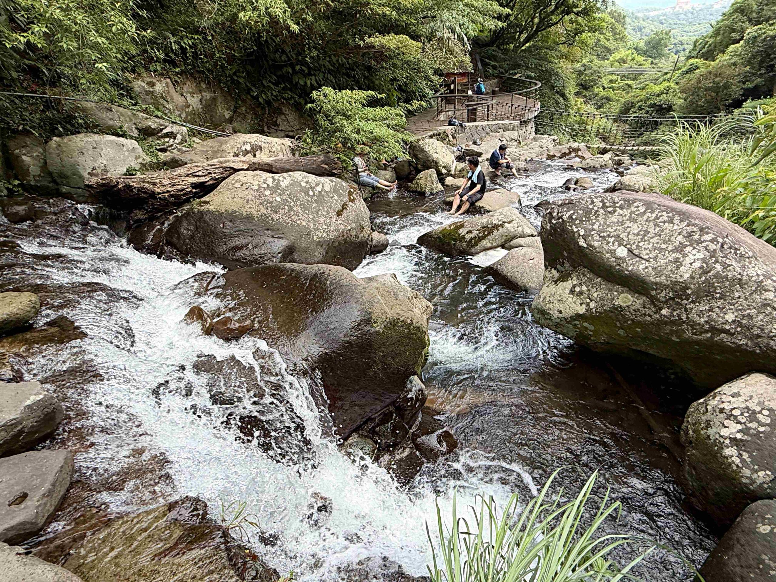 很少人知道這裡，全台最美瀑布吊橋，可以泡腳玩水，沿路都是美景 @趙先生吃飯