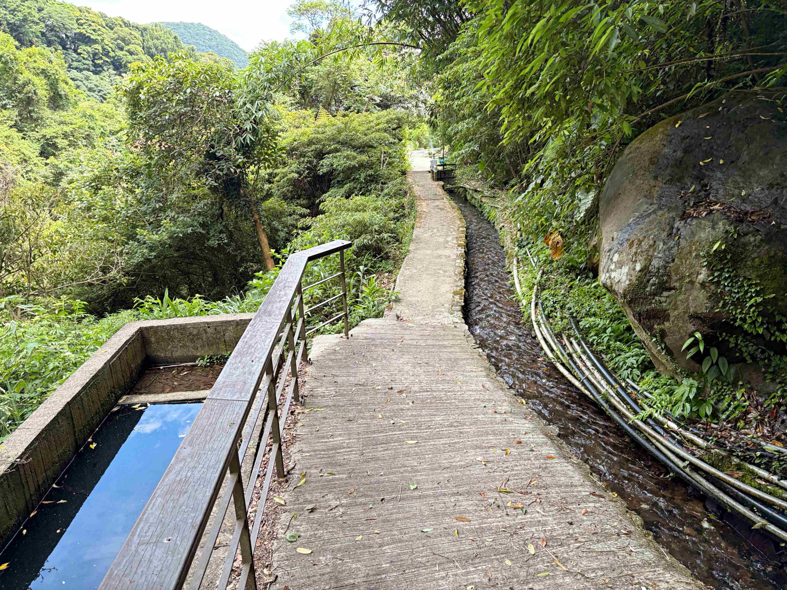 很少人知道這裡，全台最美瀑布吊橋，可以泡腳玩水，沿路都是美景 @趙先生吃飯