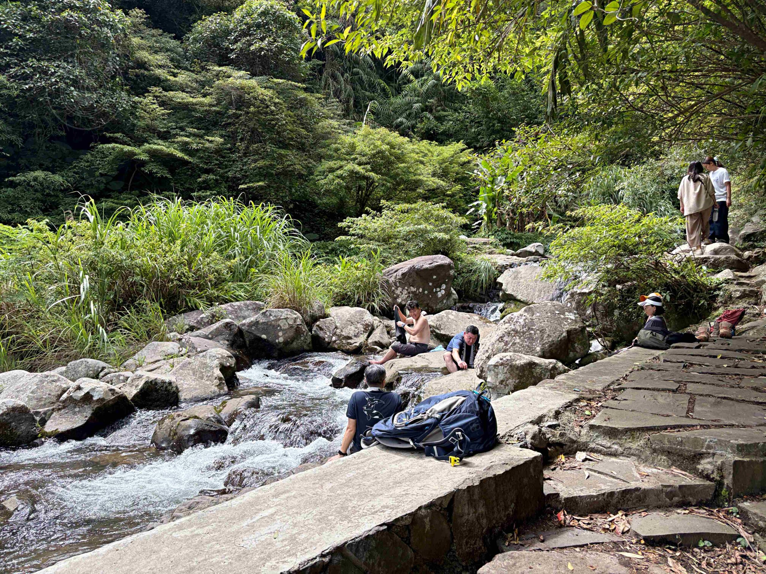 很少人知道這裡，全台最美瀑布吊橋，可以泡腳玩水，沿路都是美景 @趙先生吃飯