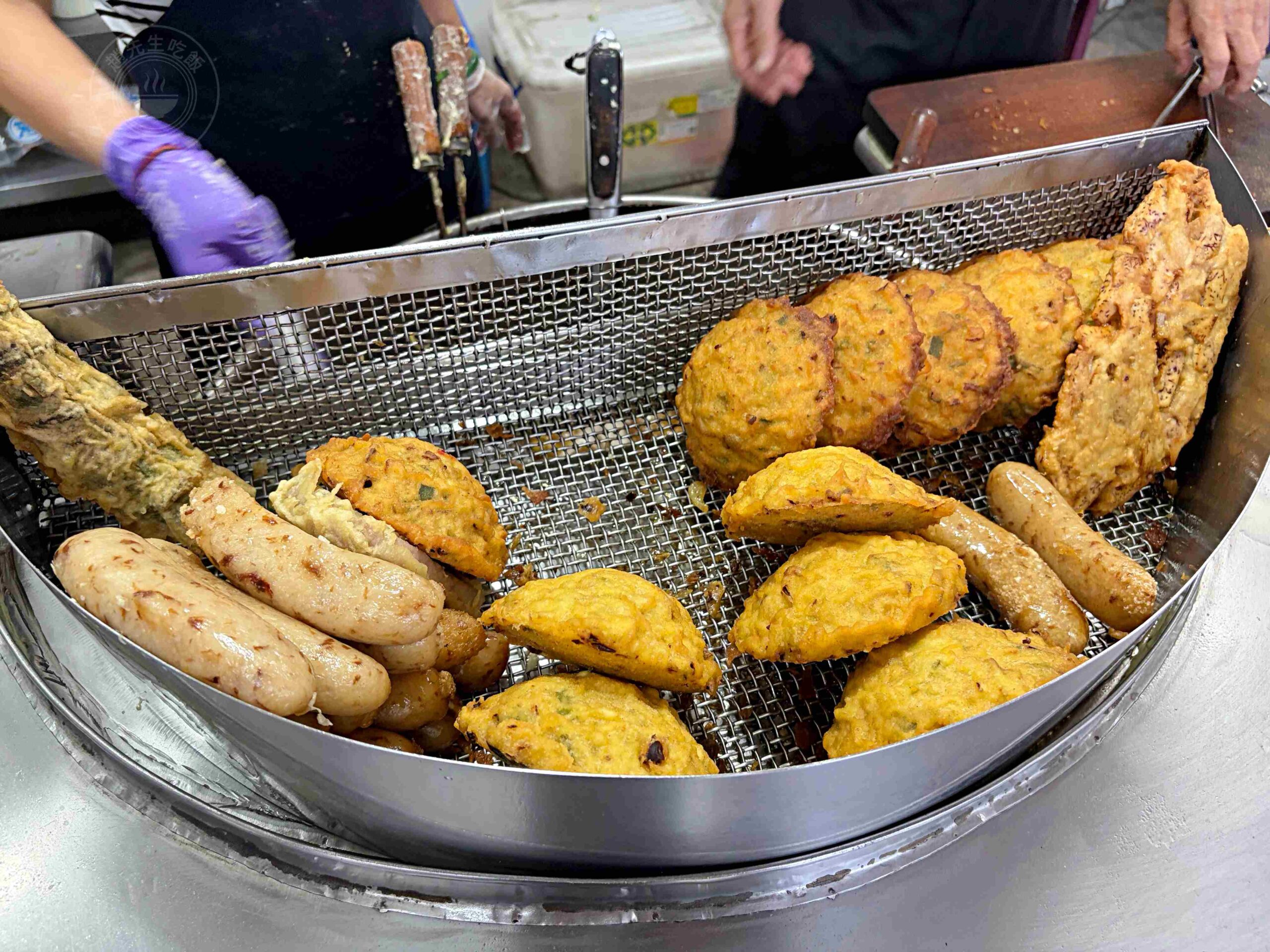 【新莊美食】布袋港蚵嗲,在地人氣現點現炸小吃,四維黃昏市場銅板老店推薦(菜單) @趙先生吃飯 【新莊美食】布袋港蚵嗲,在地人氣現點現炸小吃,四維黃昏市場銅板老店推薦(菜單) @趙先生吃飯