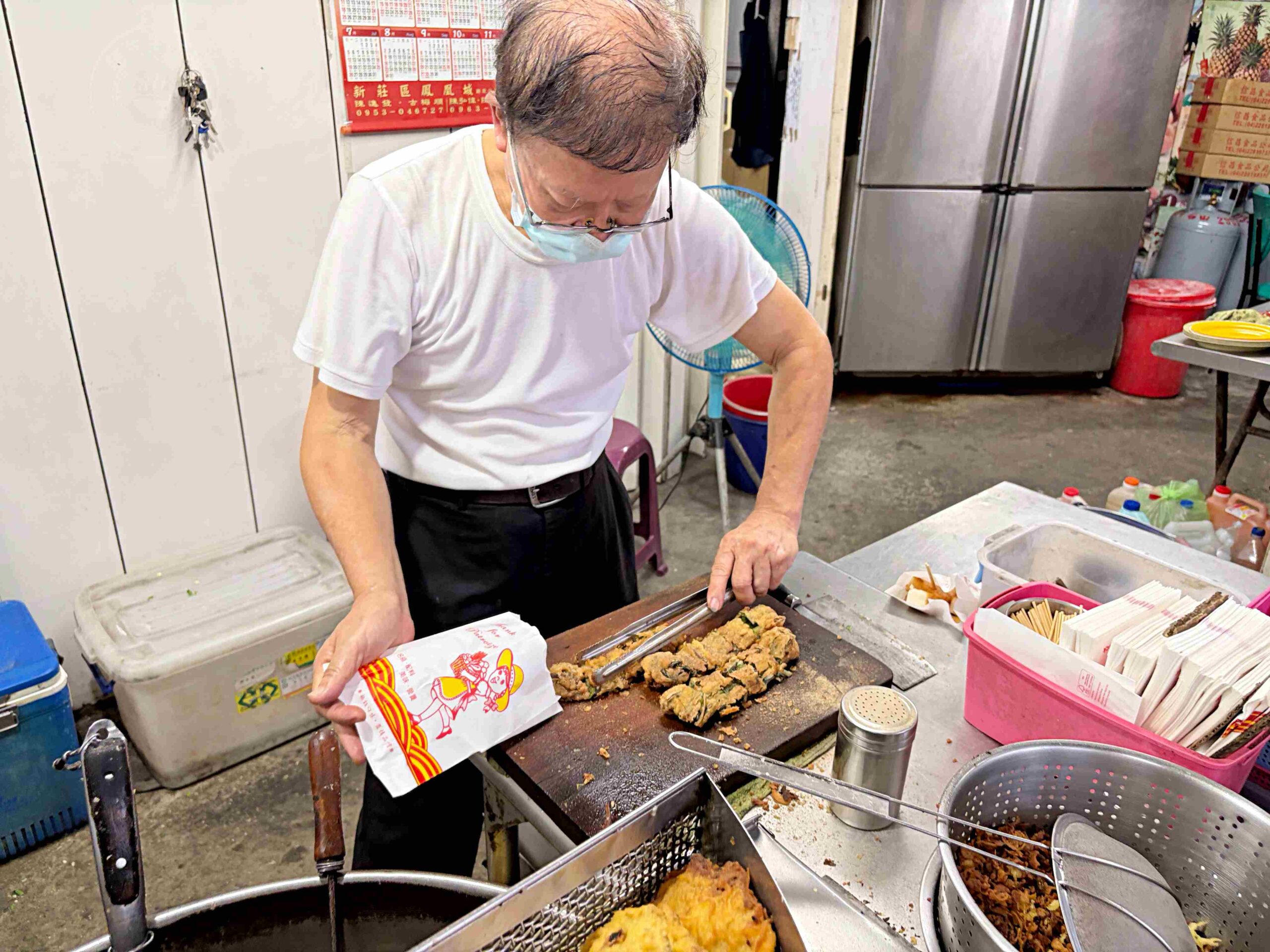 【新莊美食】布袋港蚵嗲,在地人氣現點現炸小吃,四維黃昏市場銅板老店推薦(菜單) @趙先生吃飯 【新莊美食】布袋港蚵嗲,在地人氣現點現炸小吃,四維黃昏市場銅板老店推薦(菜單) @趙先生吃飯