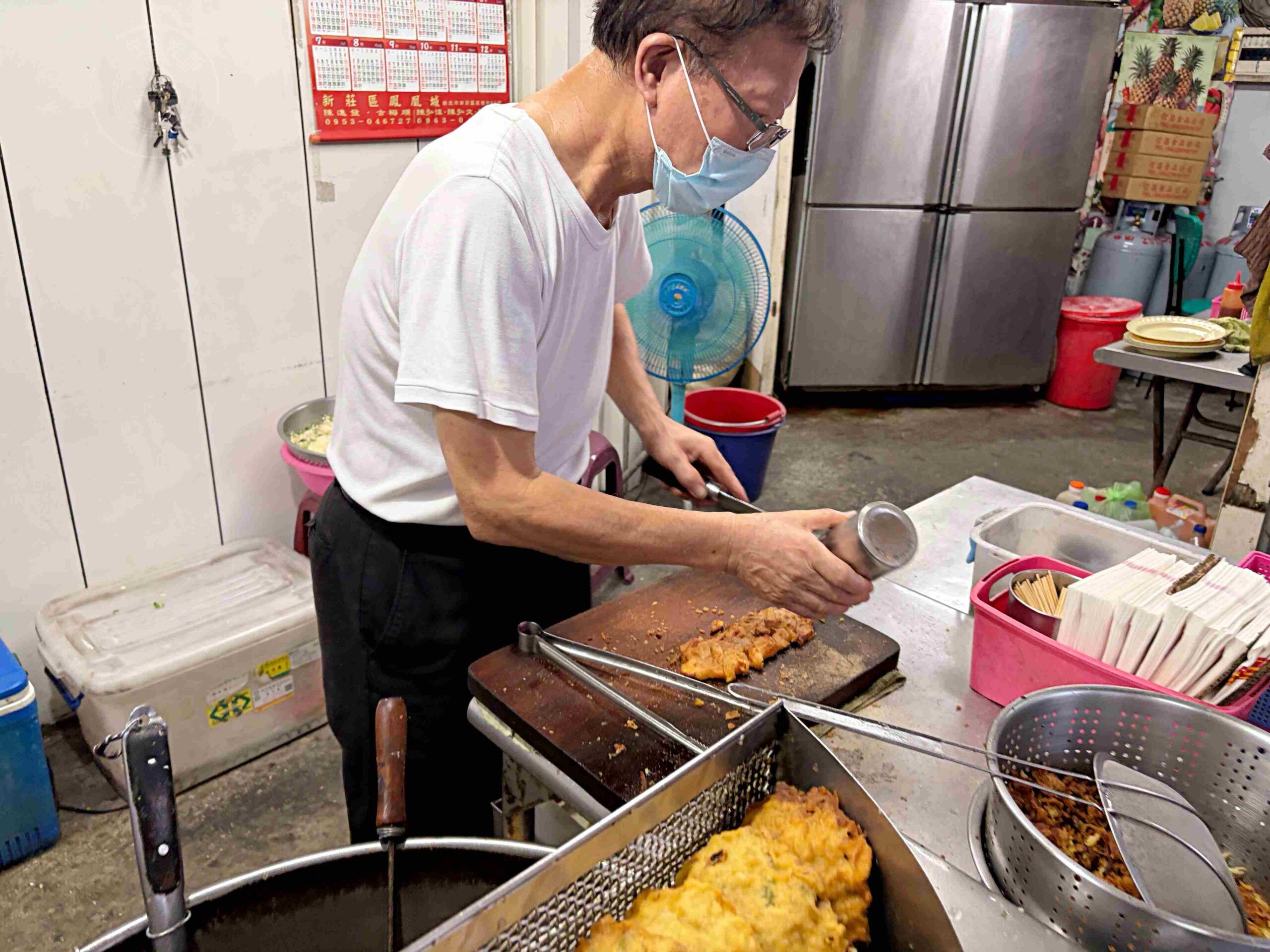 【新莊美食】布袋港蚵嗲,在地人氣現點現炸小吃,四維黃昏市場銅板老店推薦(菜單) @趙先生吃飯 【新莊美食】布袋港蚵嗲,在地人氣現點現炸小吃,四維黃昏市場銅板老店推薦(菜單) @趙先生吃飯